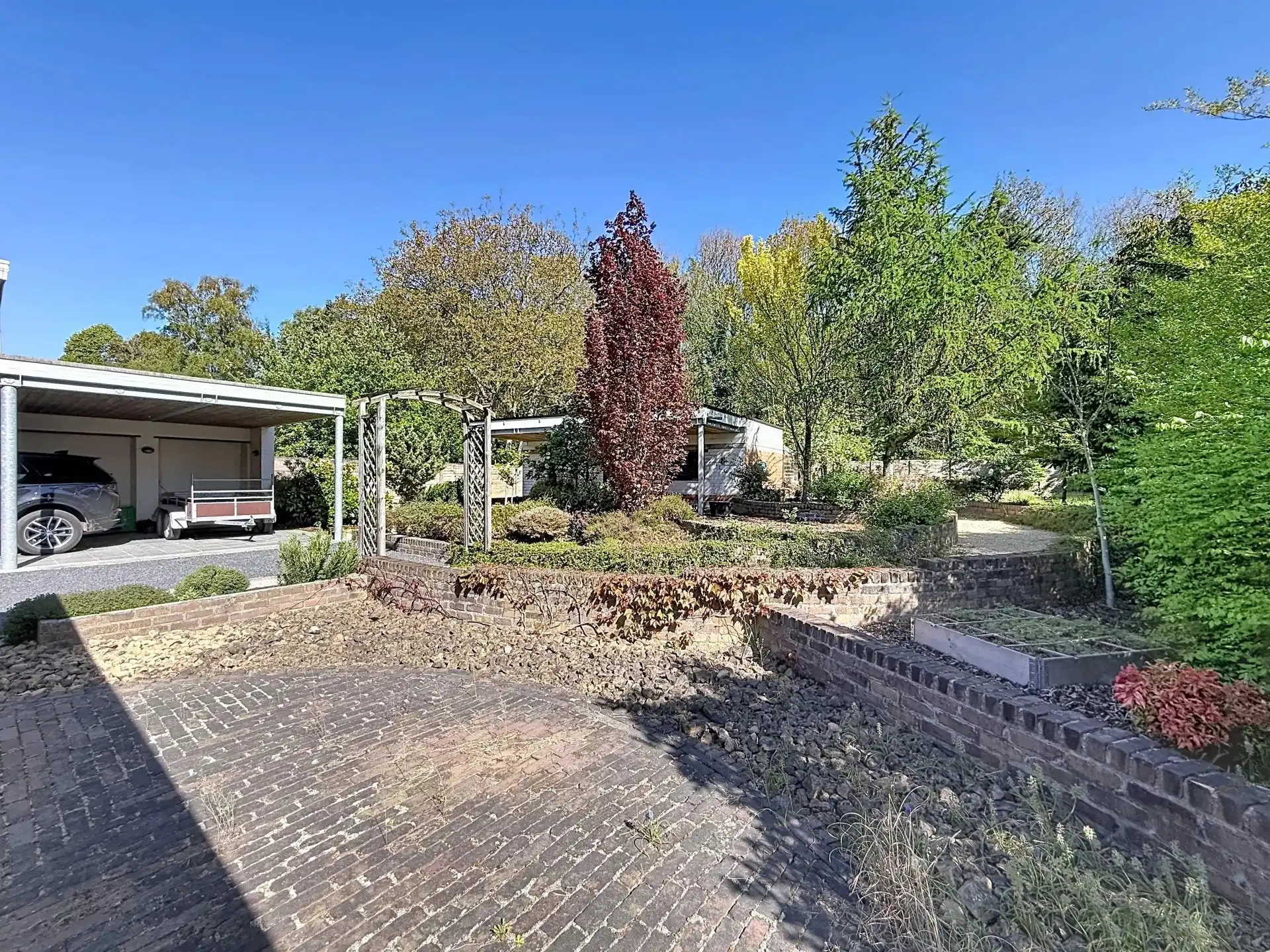 Op te frissen woning met 4 slaapkamers op een groot perceel. foto 57