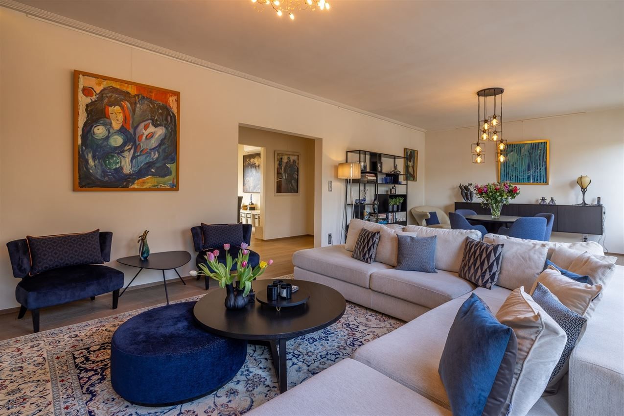 Bel-etage woning met uitzicht op de Basiliek foto {{pictureIndex}}