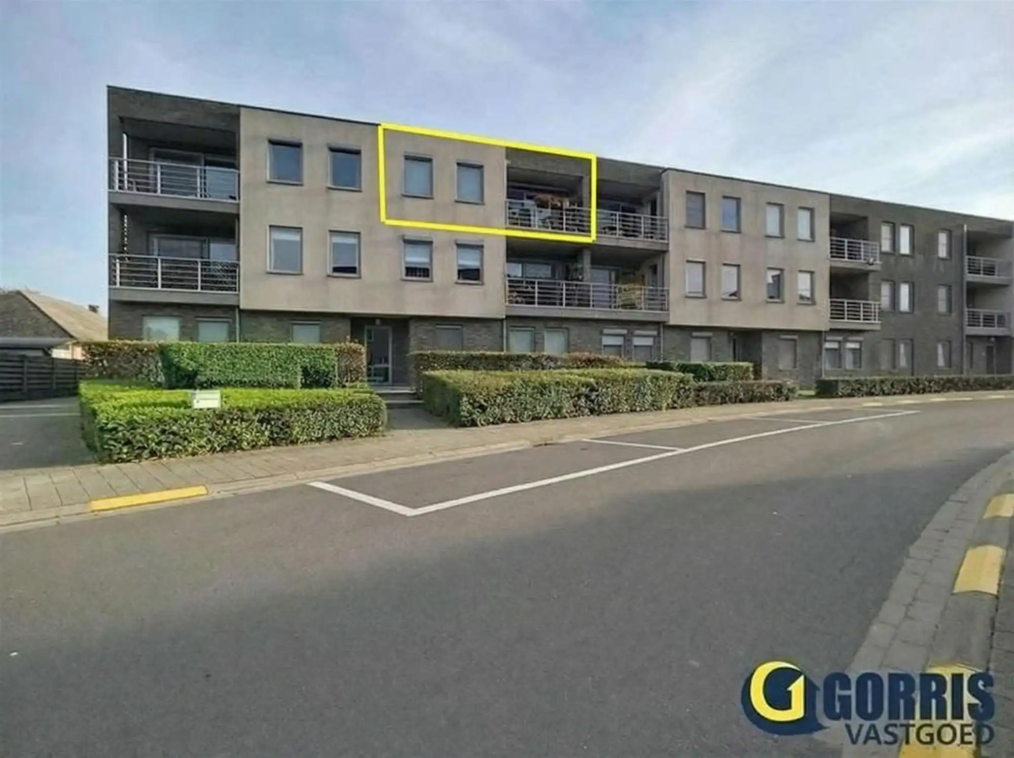 Verhuurd appartement met terras en gegarandeerd rendement in het centrum van Heist-op-den-Berg foto {{pictureIndex}}