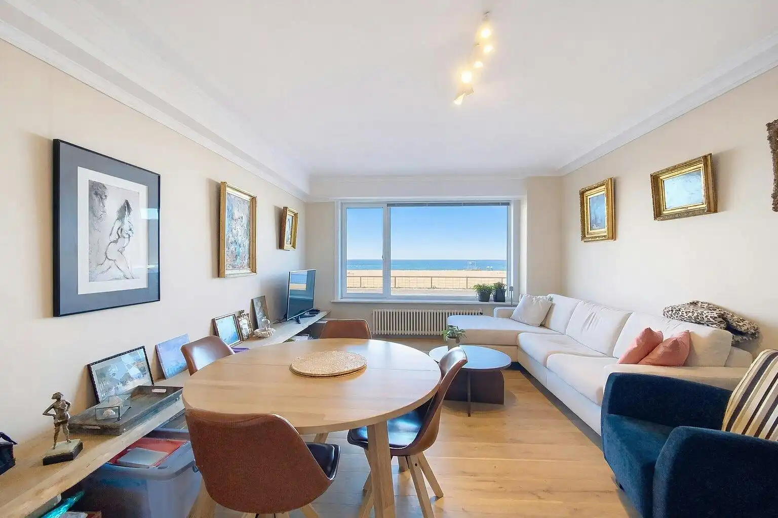 Gerenoveerd appartement met 2 slaapkamers te koop  foto 2