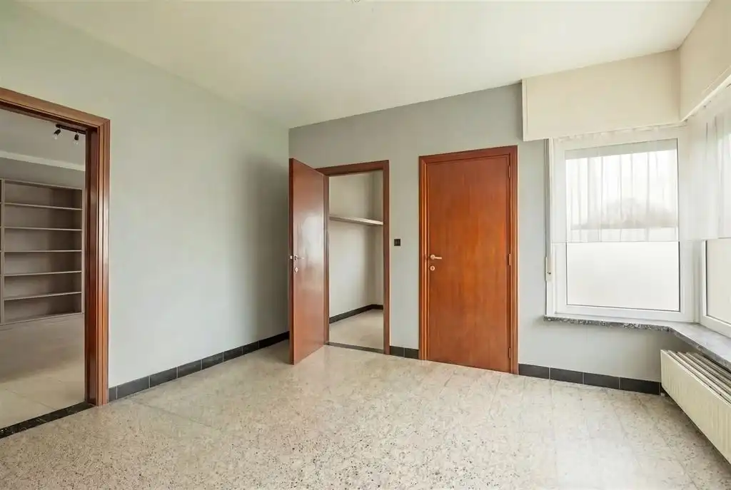 Te renoveren woning in groene omgeving foto 4