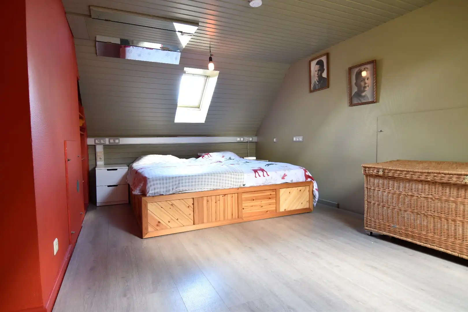Charmante woning met 3 slaapkamers, 2 garages en een zalige tuin te koop in Gullegem! foto 12