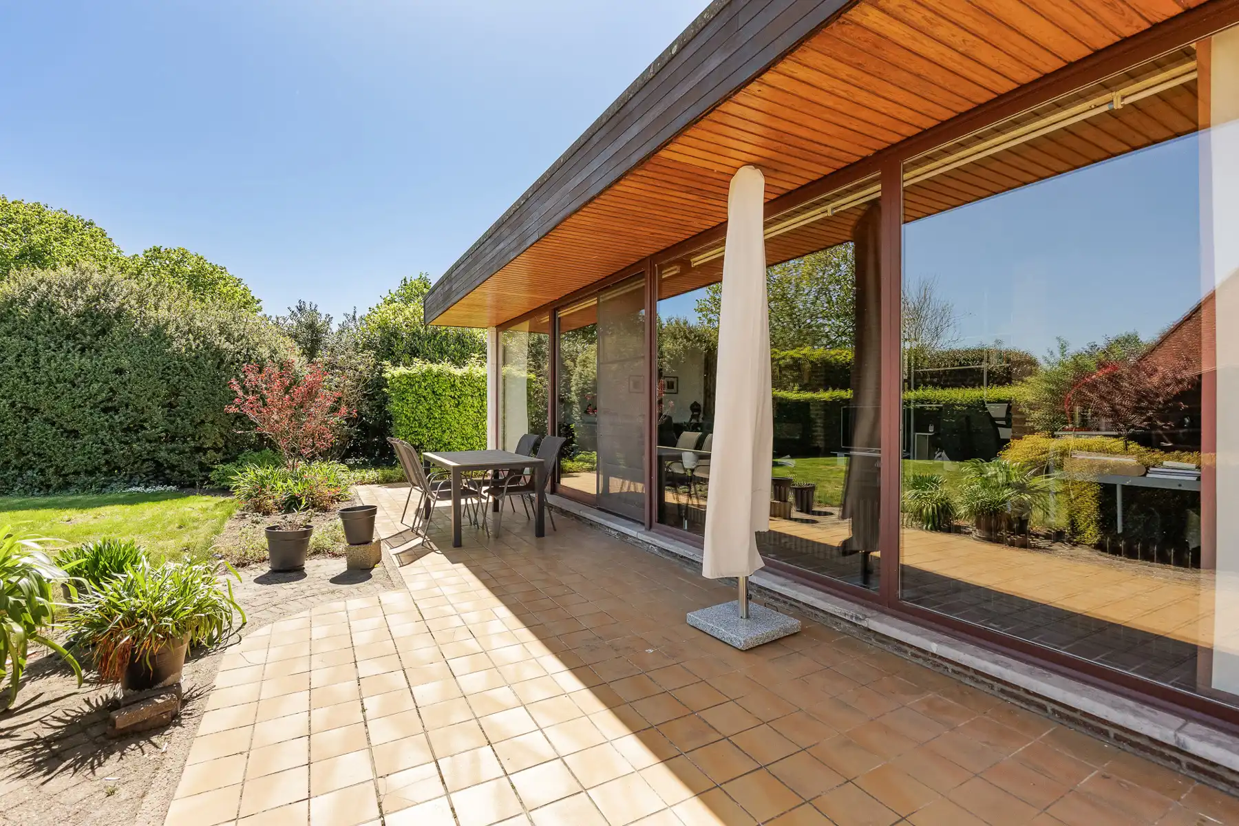 Laagbouwwoning met 3 slaapkamers op een perceel van 708m². foto 16