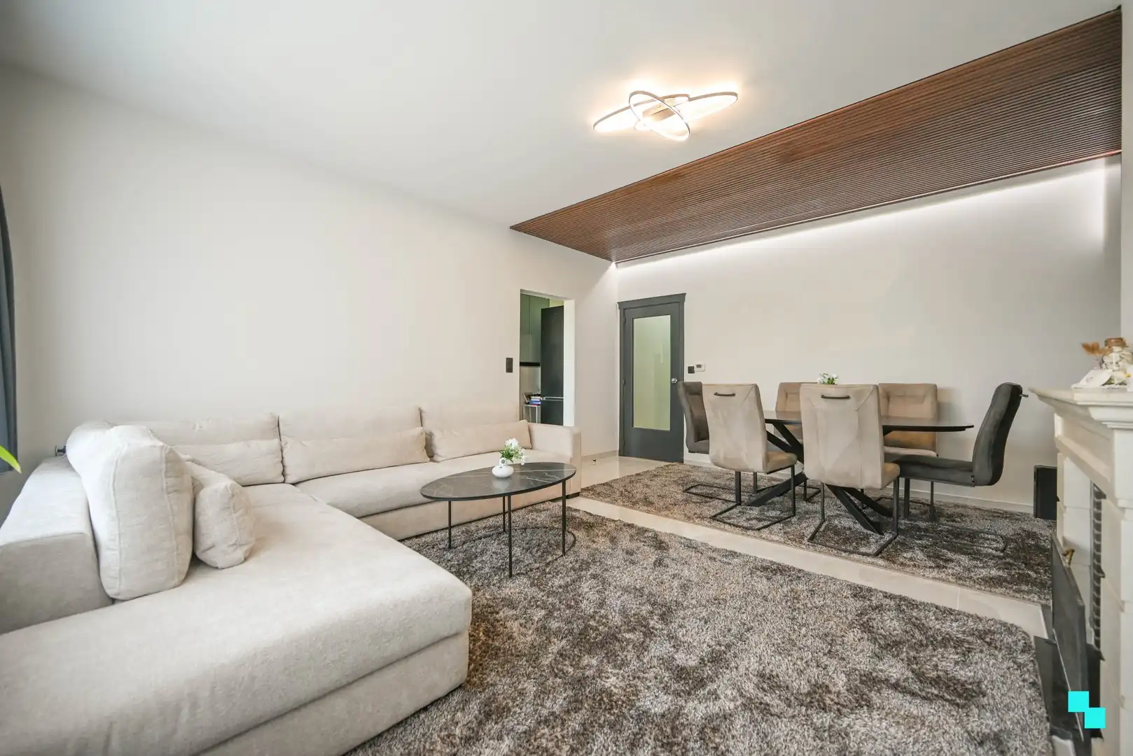 Gerenoveerd appartement in Deerlijk met garage foto {{pictureIndex}}