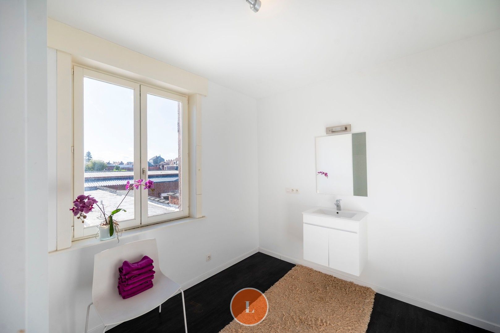 Woonhuis gedeeltelijk ingericht als kapperszaak en gemakkelijk te veranderen in trendy woning foto 15