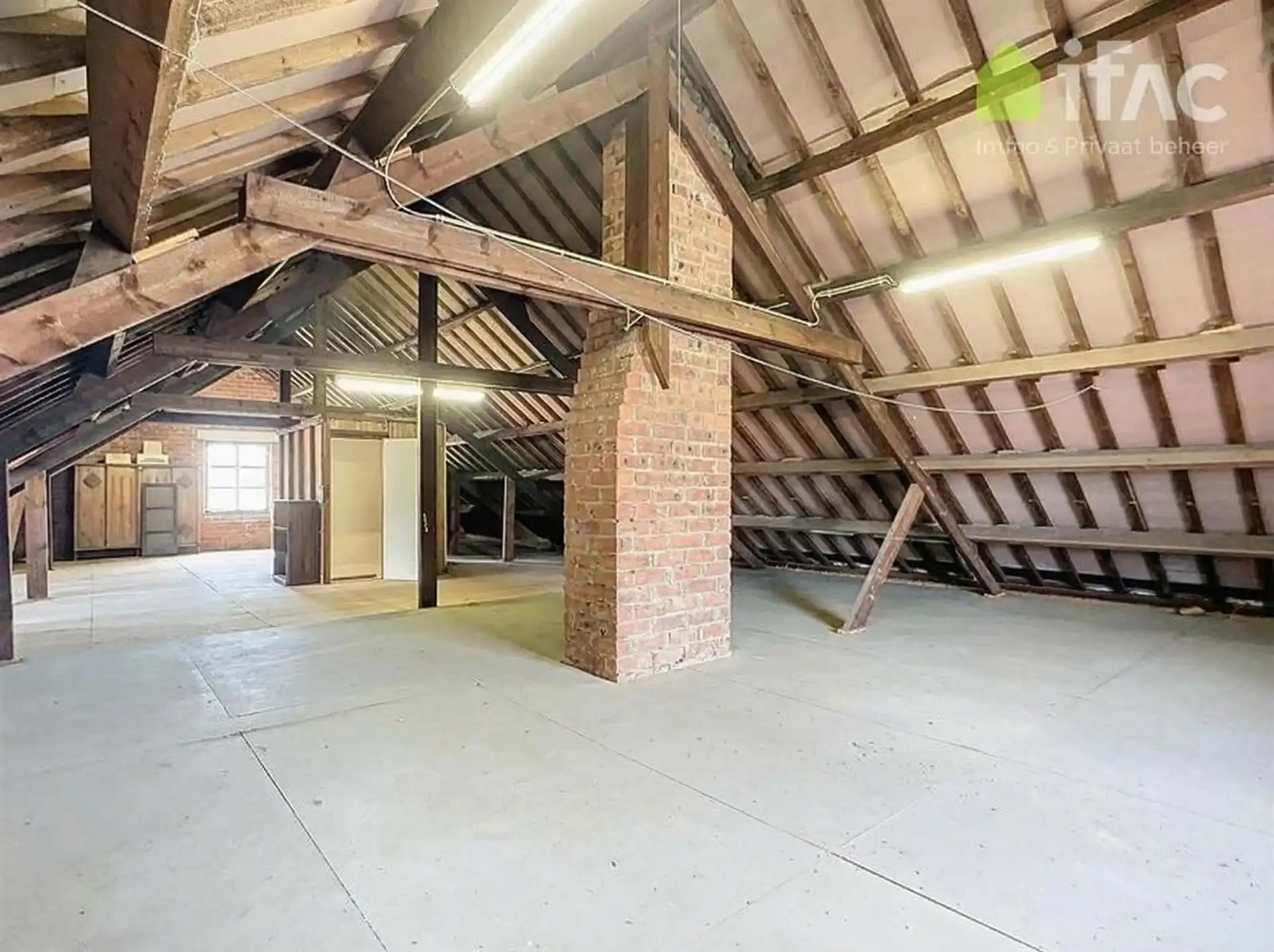 Heel ruime woning met 4 slpks, leefveranda, 54 zonnepanelen foto 32