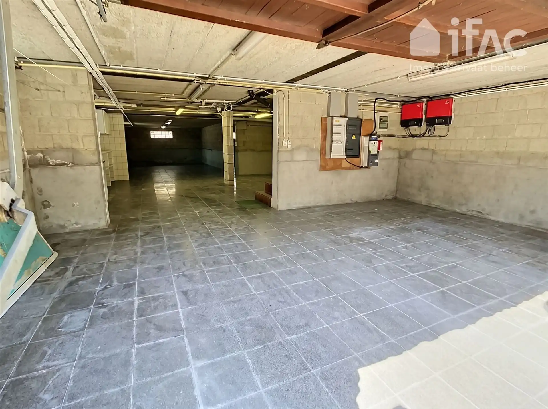 Heel ruime woning met 4 slpks, leefveranda, 54 zonnepanelen foto 32