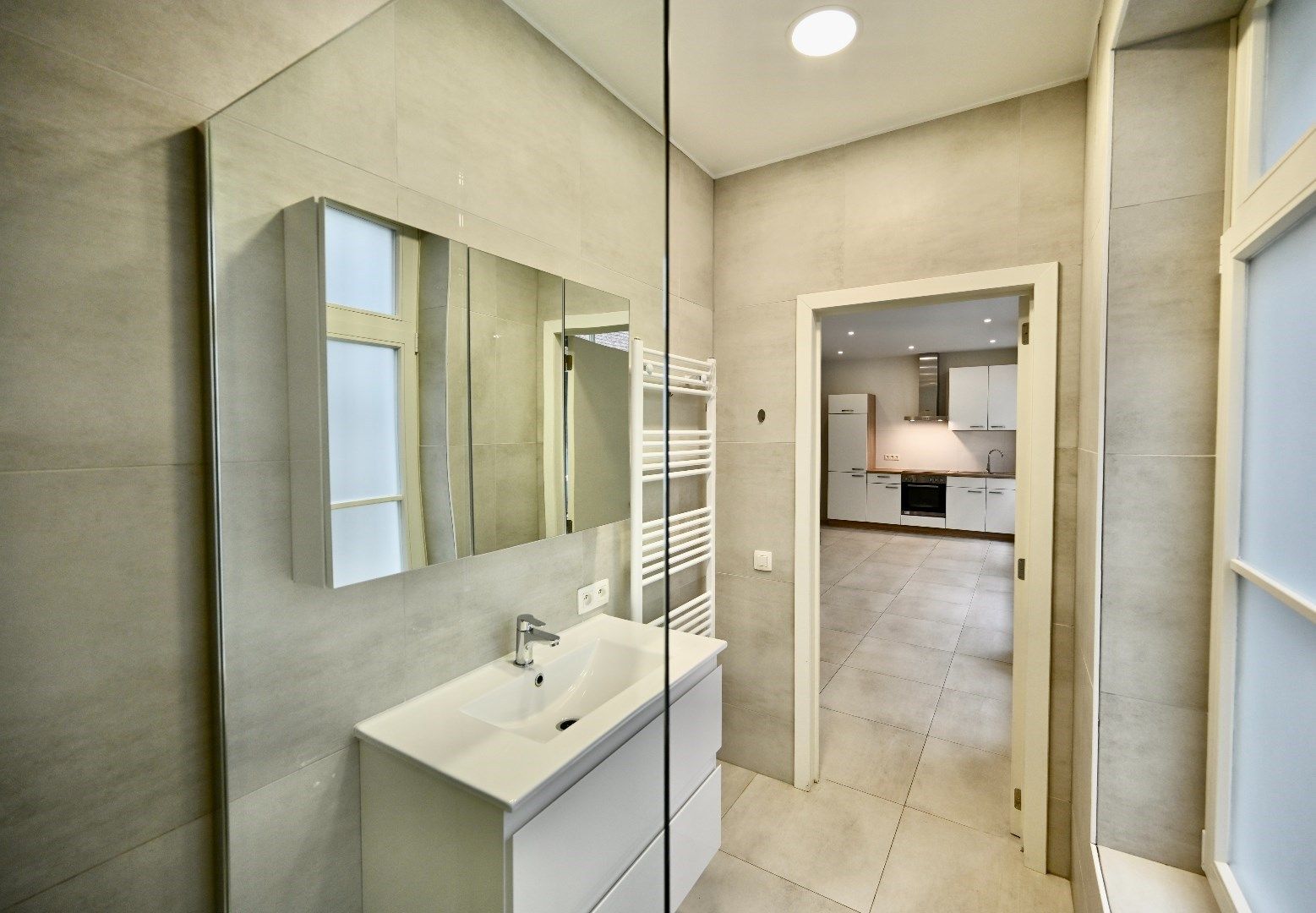 KNAP GERENOVEERDE CENTRAAL GELEGEN GELIJKVLOERSE STUDIO foto 2