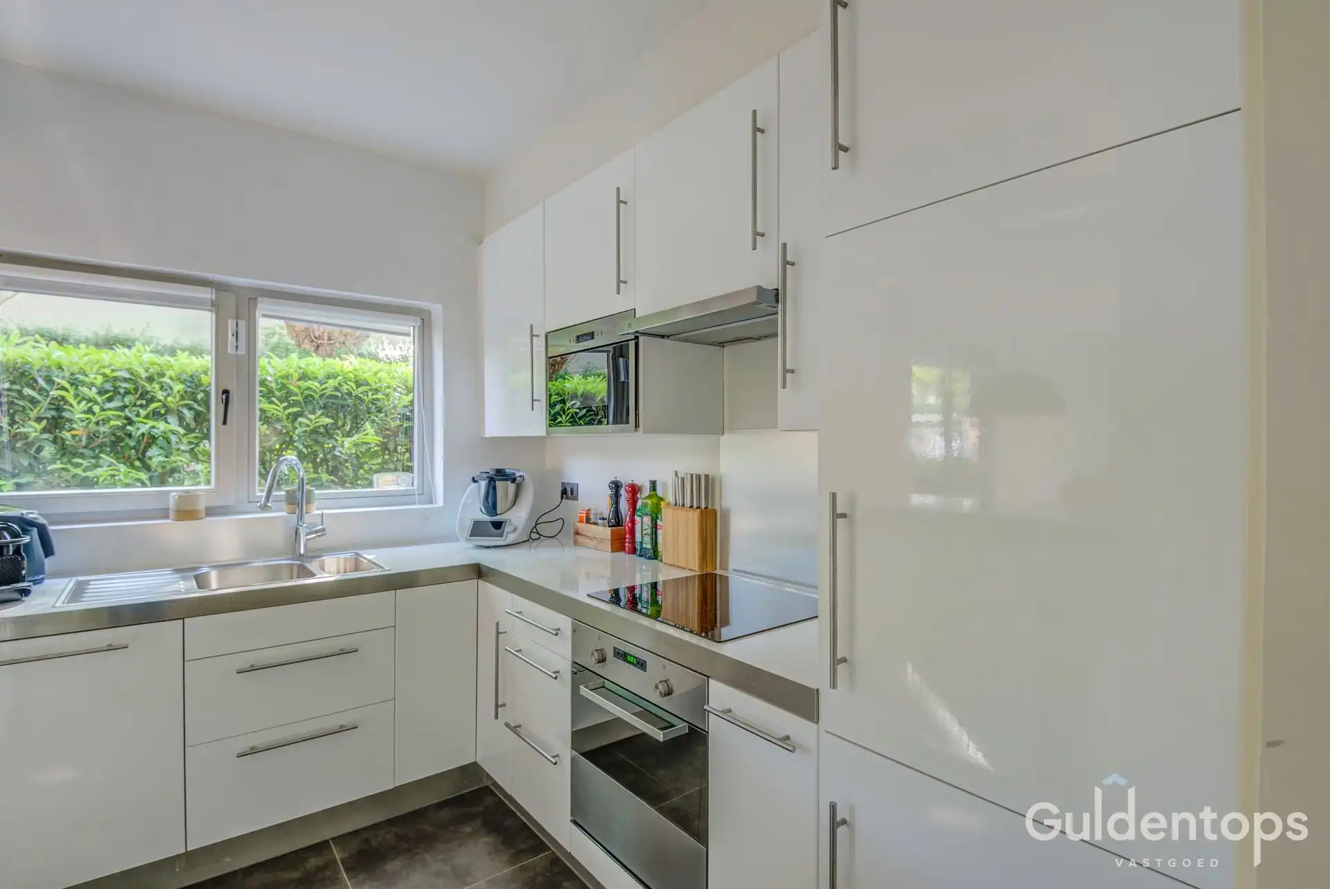 Modern ruim gelijkvloers (2 slk) appartement met ruime tuin foto 15