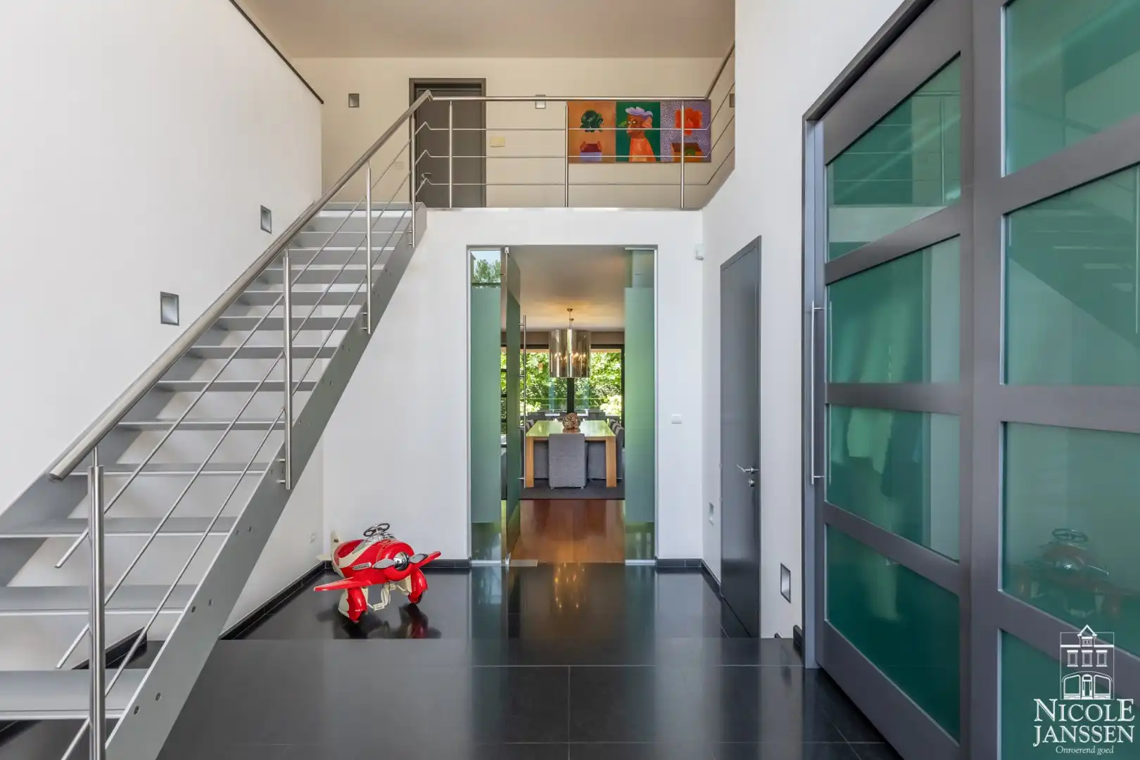 Luxueus ingerichte villa met vier slaapkamers en verzorgde tuin foto 4