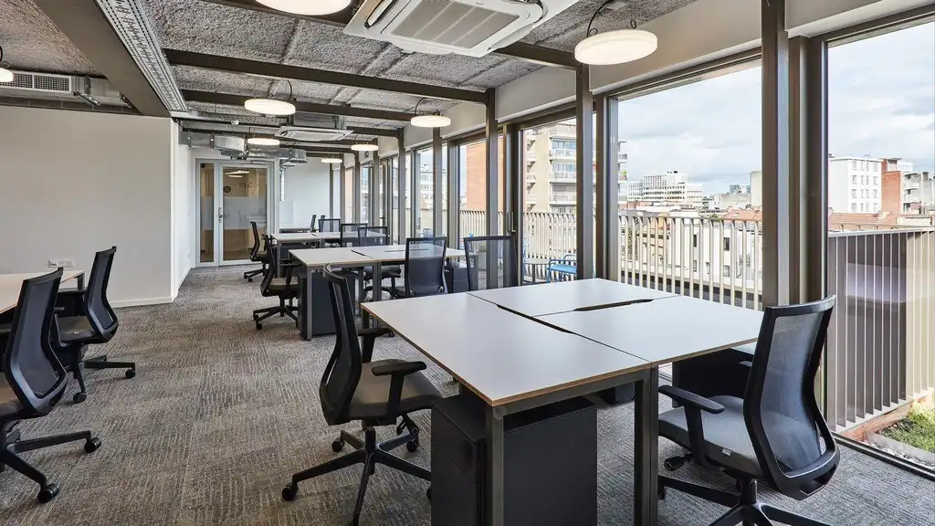 Volledig ingericht kantoorverdiep te huur in Clockwise Antwerpen foto 6