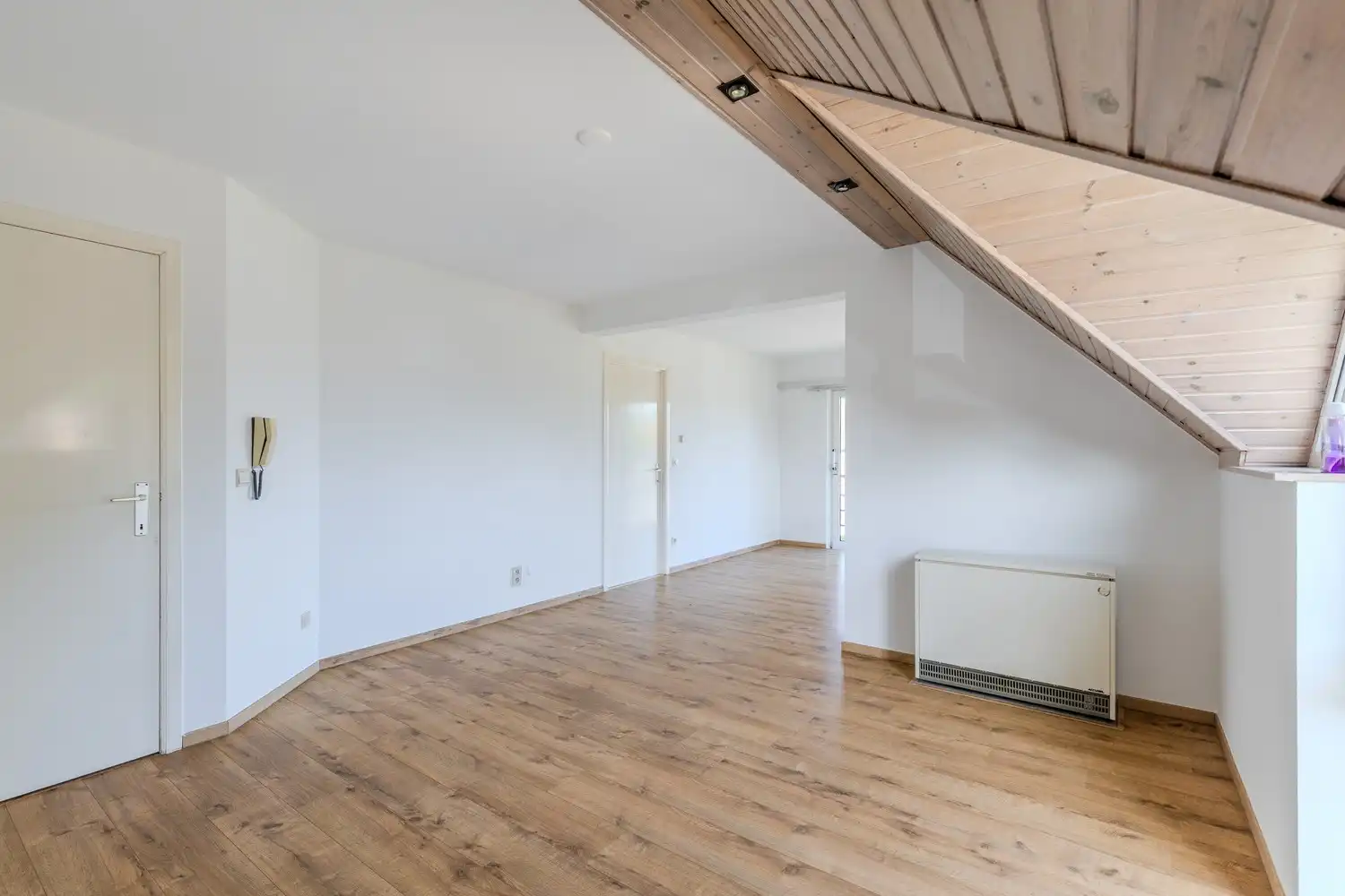 Instapklaar appartement met twee slaapkamers en ruime ondergrondse parking in Smeermaas, Lanaken. foto 8