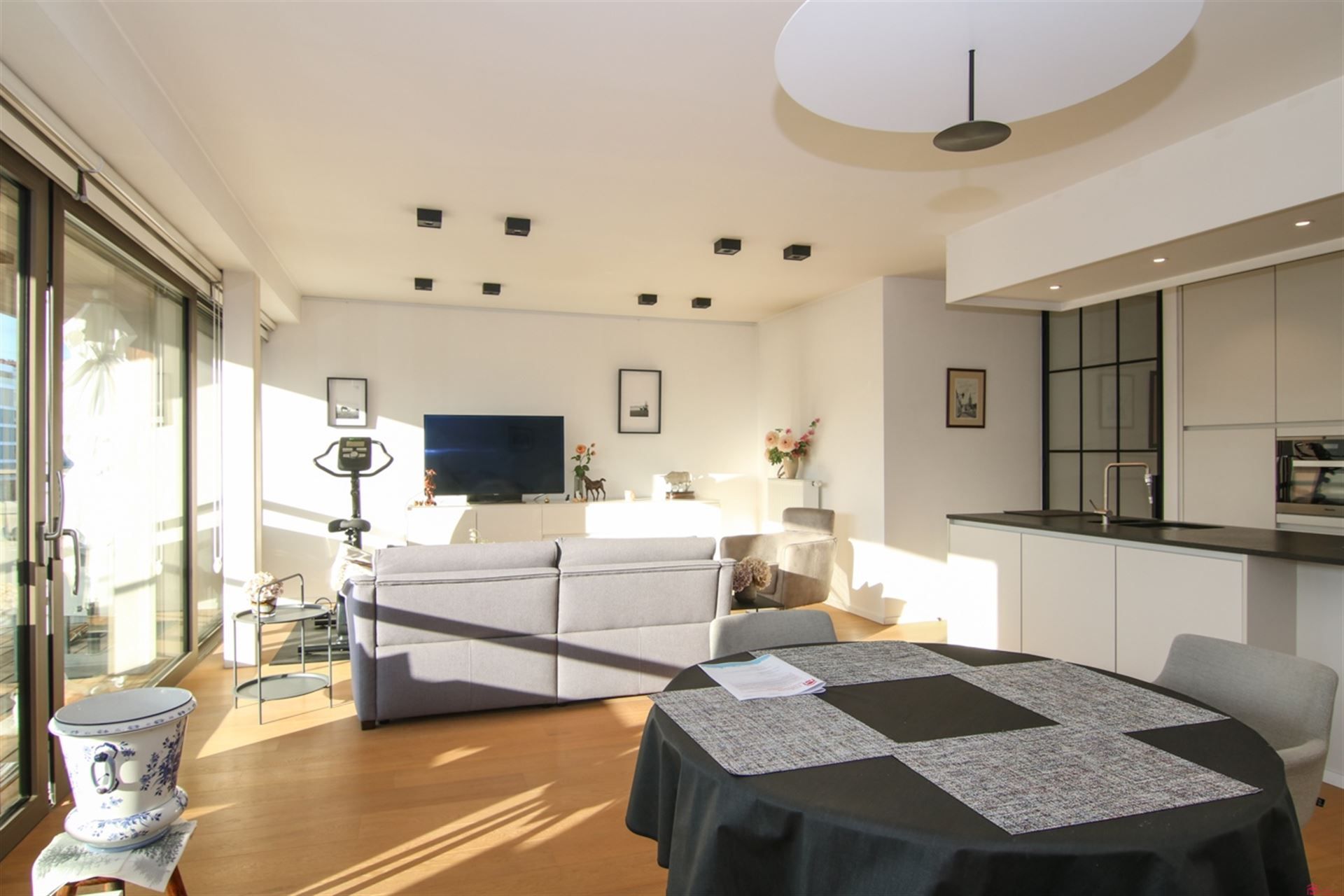 Instapklaar appartement met zonneterras en zicht op de Leie foto 8