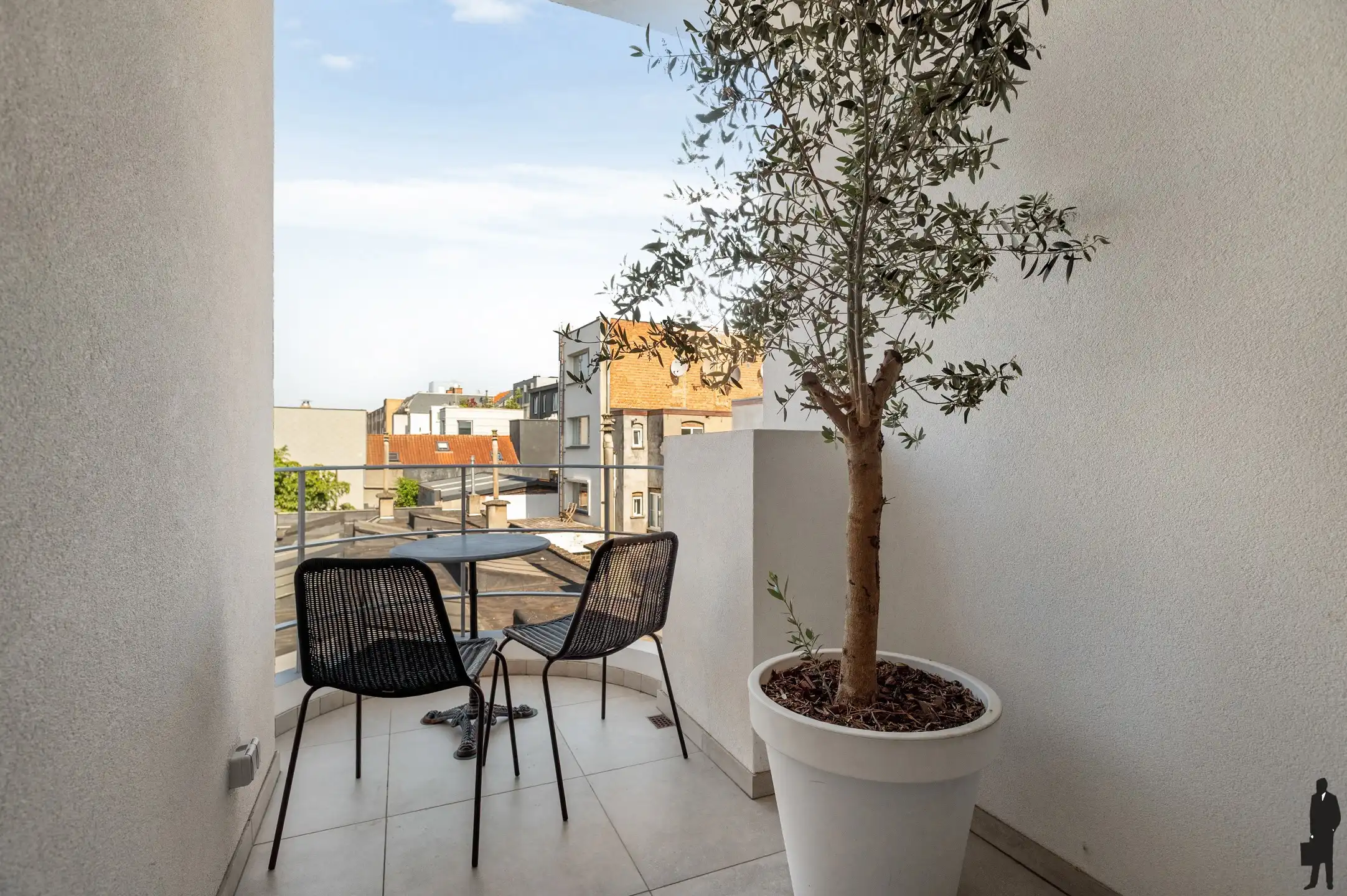 Gerenoveerd 2-slaapkamer appartement met terras (10m²) foto 14