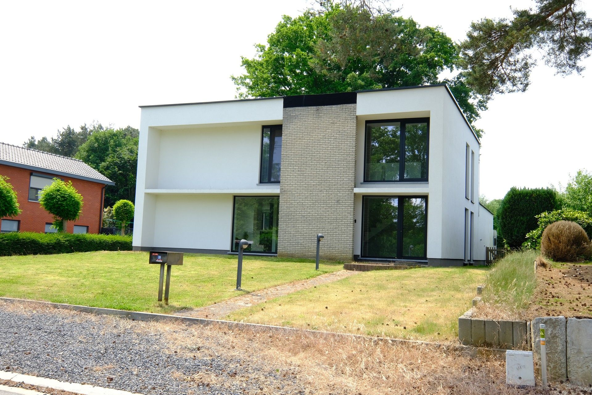 Rustig gelegen ruime woning in Lummen foto {{pictureIndex}}