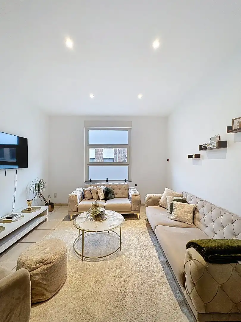 Volledig gerenoveerde,  centraal gelegen rijwoning in Tienen met tuin, terras en 3 slaapkamers foto 3