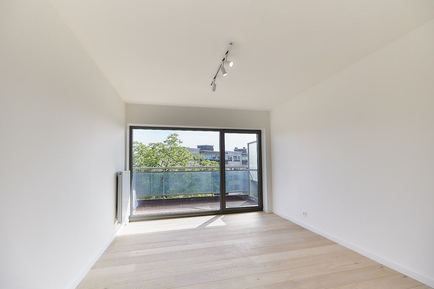 VERKOCHT. Hoogwaardig en bijzonder elegant gerenoveerd appartement met 2 terrassen foto 15