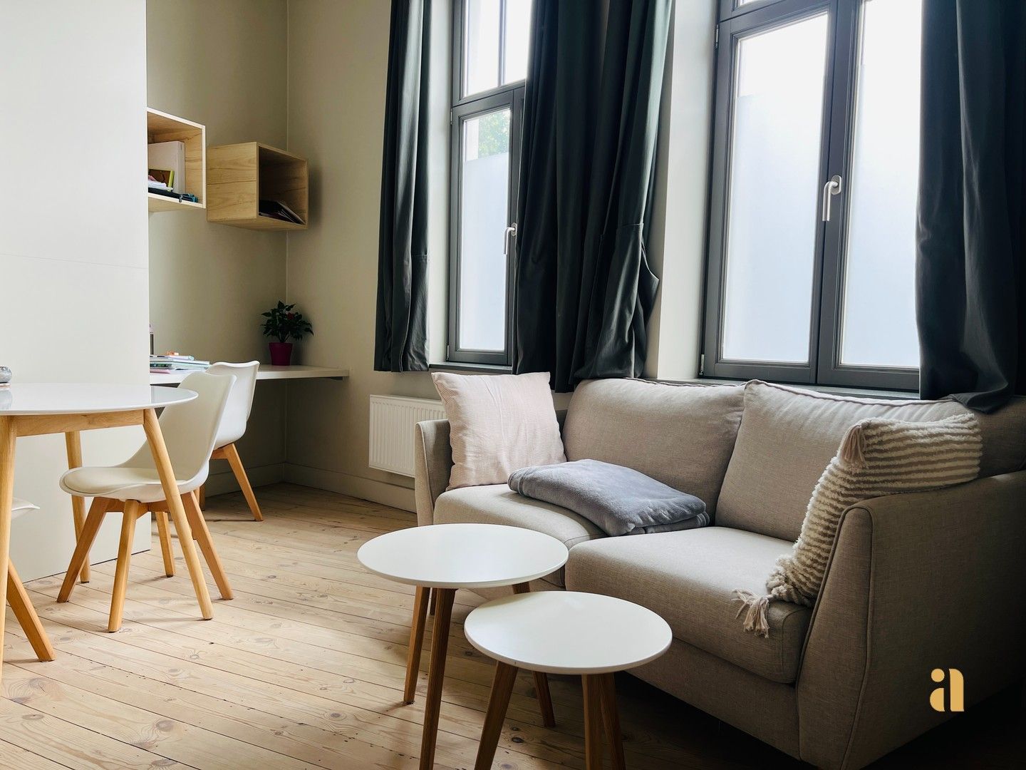 Bemeubelde studio op topligging te huur! foto 9