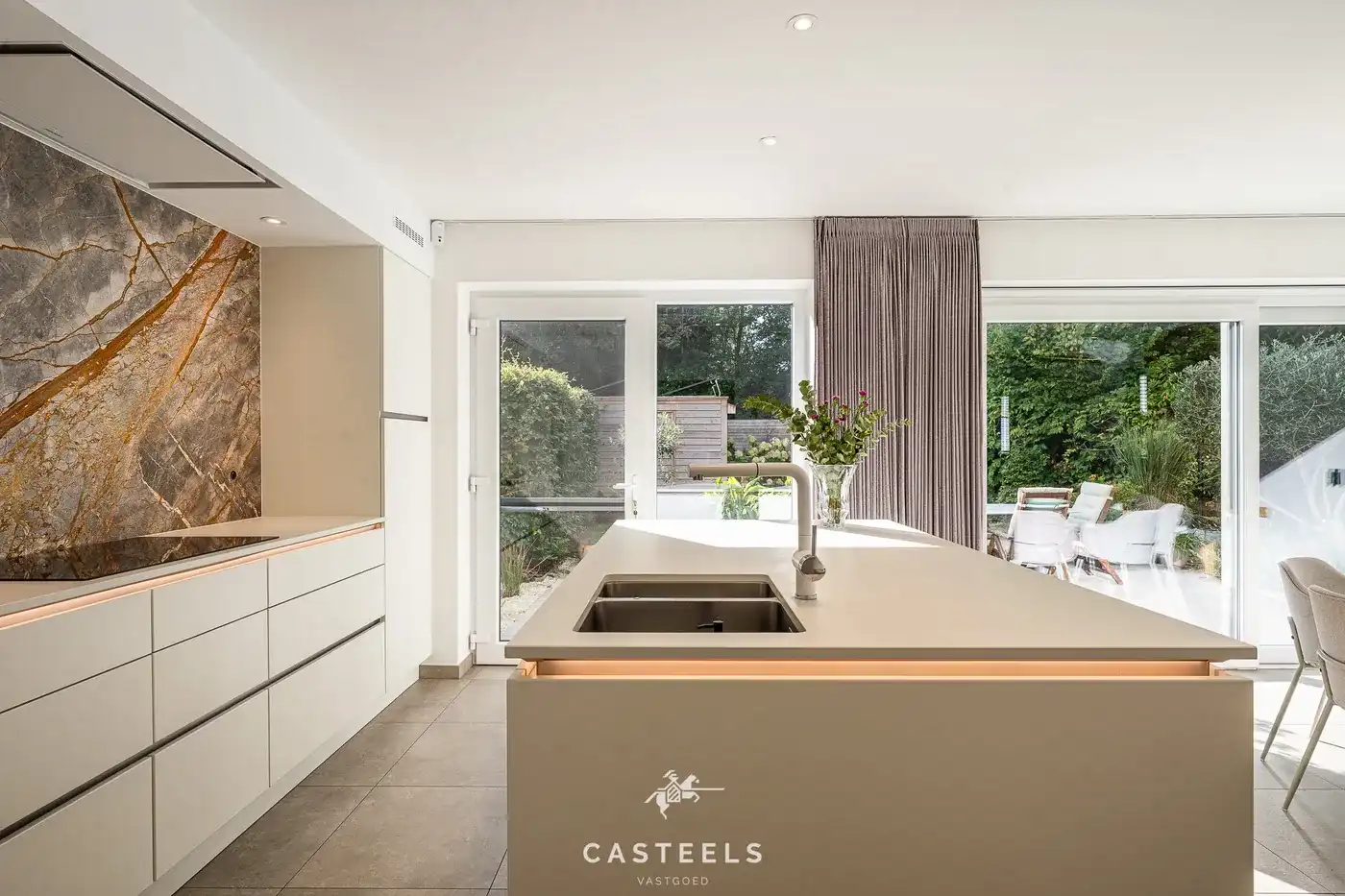 Exclusieve, hoogwaardig afgewerkte BEN-woning in kindvriendelijke buurt te Wondelgem foto 2