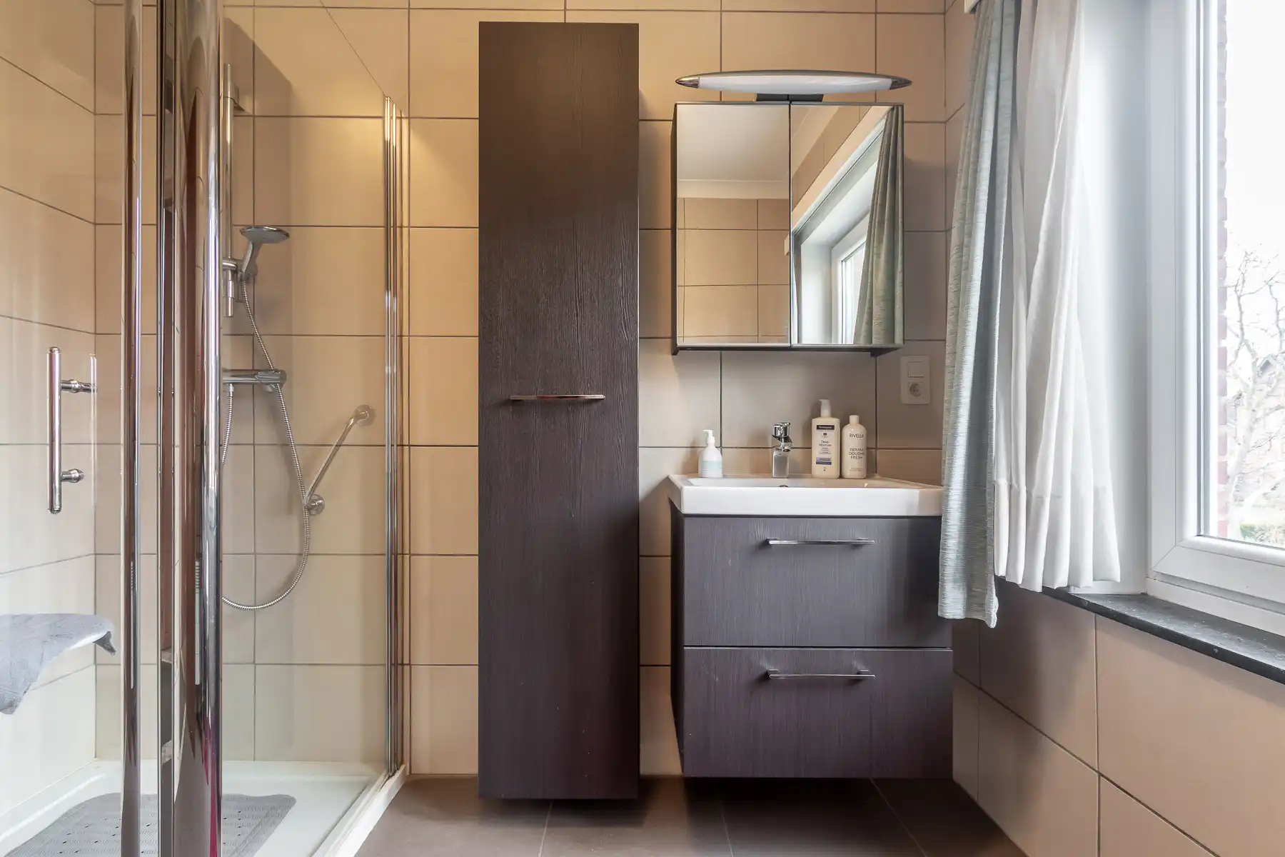 Ruime bel-etage woning met 3 slaapkamers en garage op 1161m² foto 19