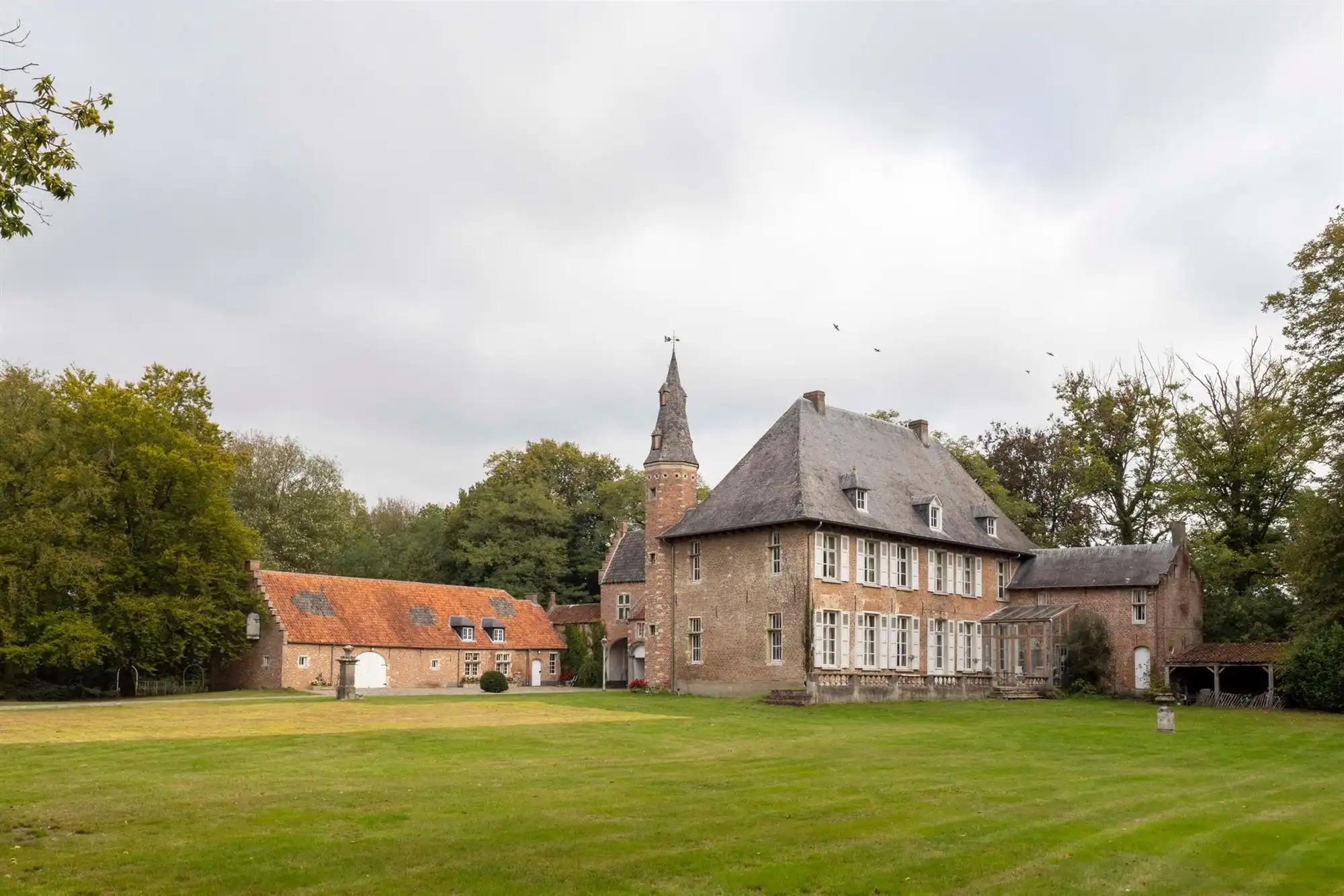 Kasteelhoeve op uniek perceel foto 2