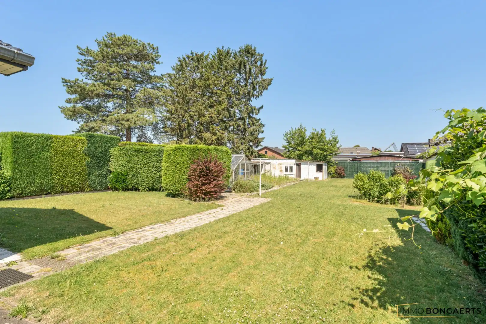 Rustig gelegen bungalow op een mooi perceel van 9 are foto 2