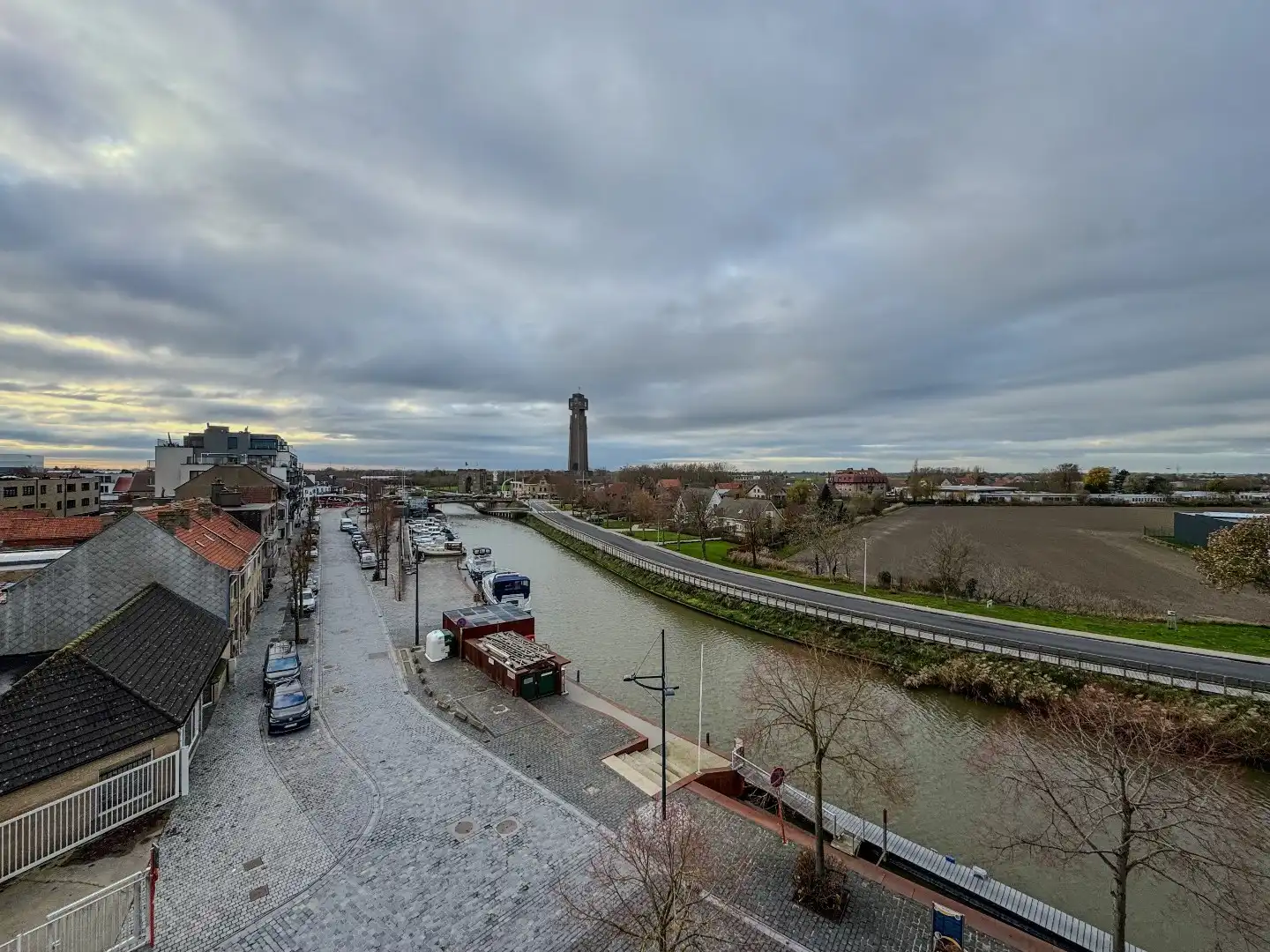 Ruim appartement met 2 slaapkamers en terras met prachtige vergezichten! foto 10