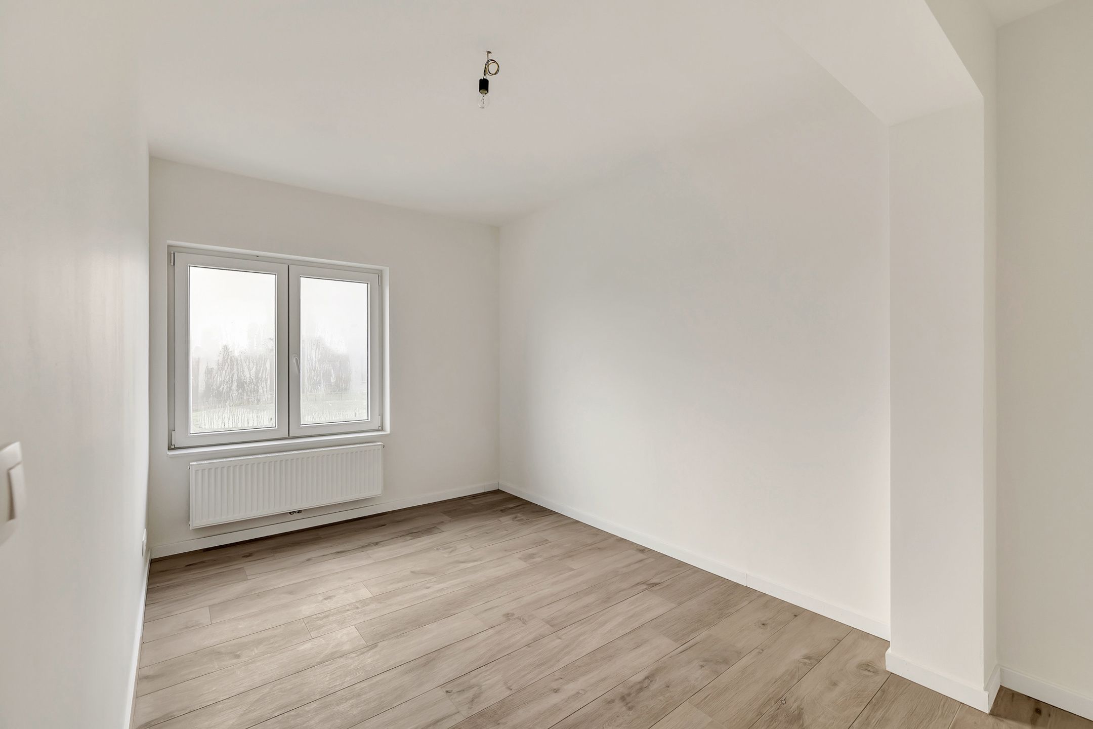 Totaal gerenoveerd appartement met 2 slpks en garage foto 11