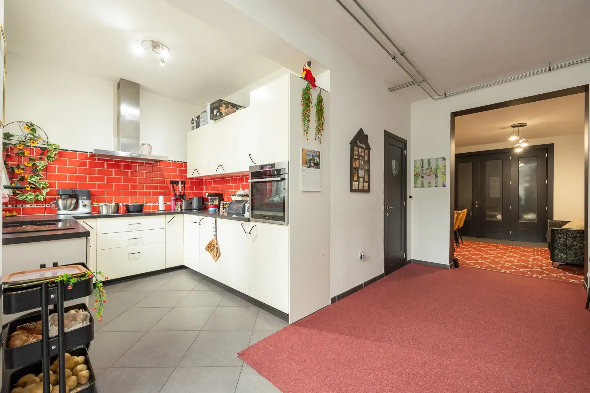 Ruime, instapklare gezinswoning met authentieke elementen in Berchem foto 10