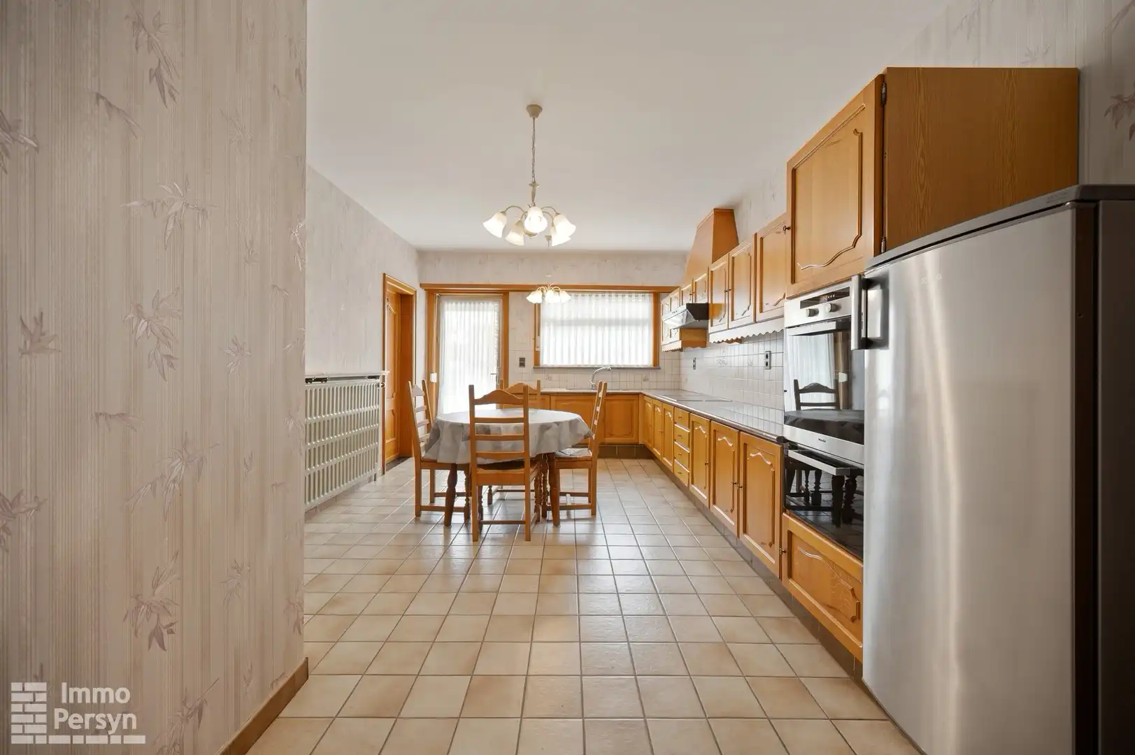 Vrijstaande bungalow met bijgebouw op een riant perceel foto 6