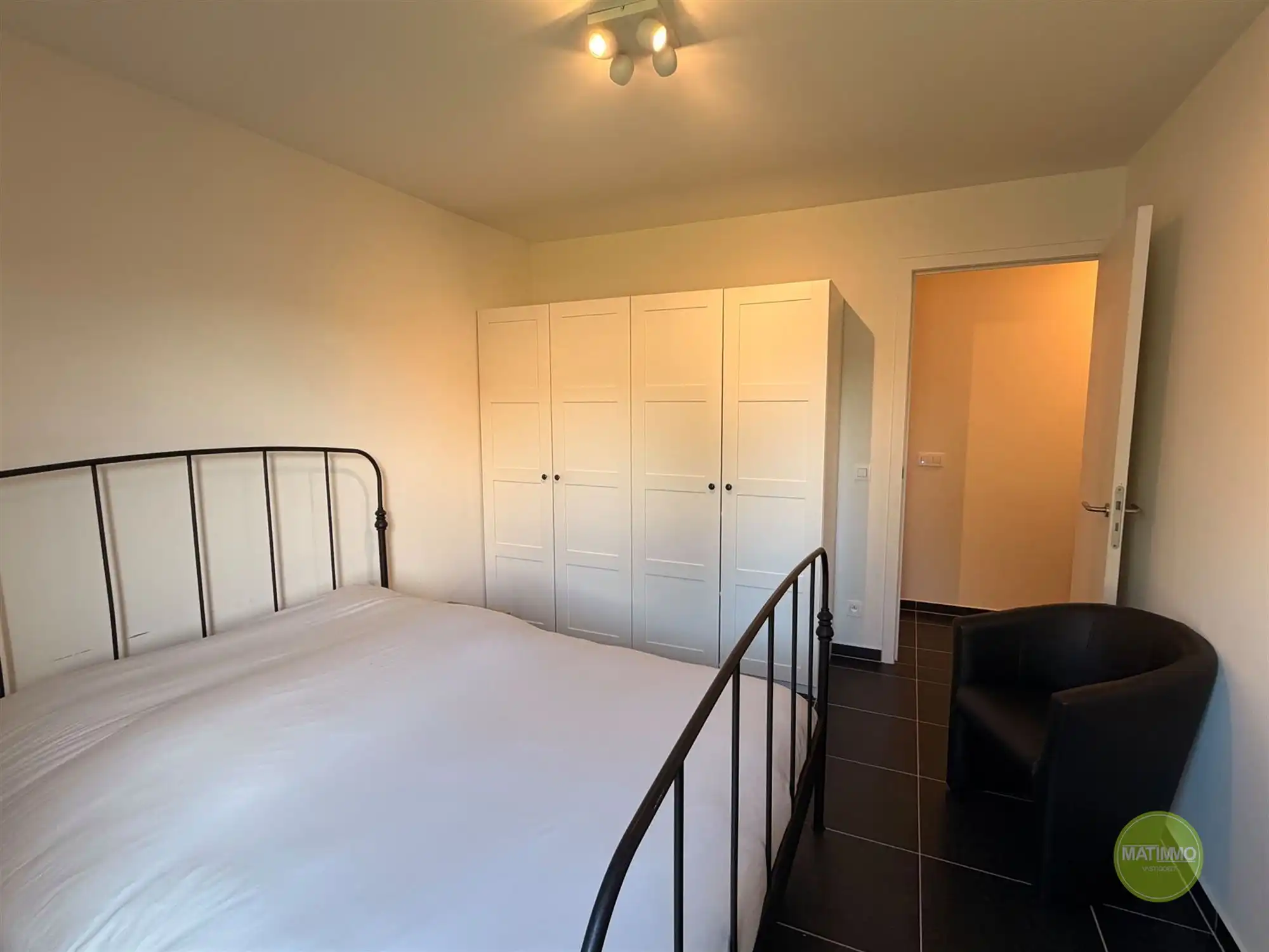 GELIJKVLOERS APPARTEMENT MET PRIVÉTUIN EN CARPORT IN MOL foto 12