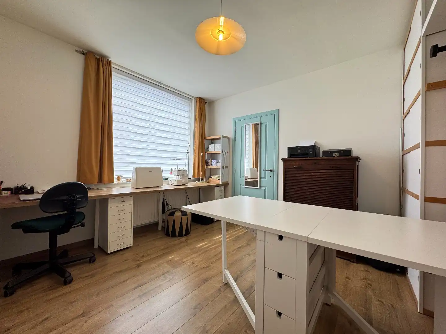 een ruim woonhuis op en met grond foto 7