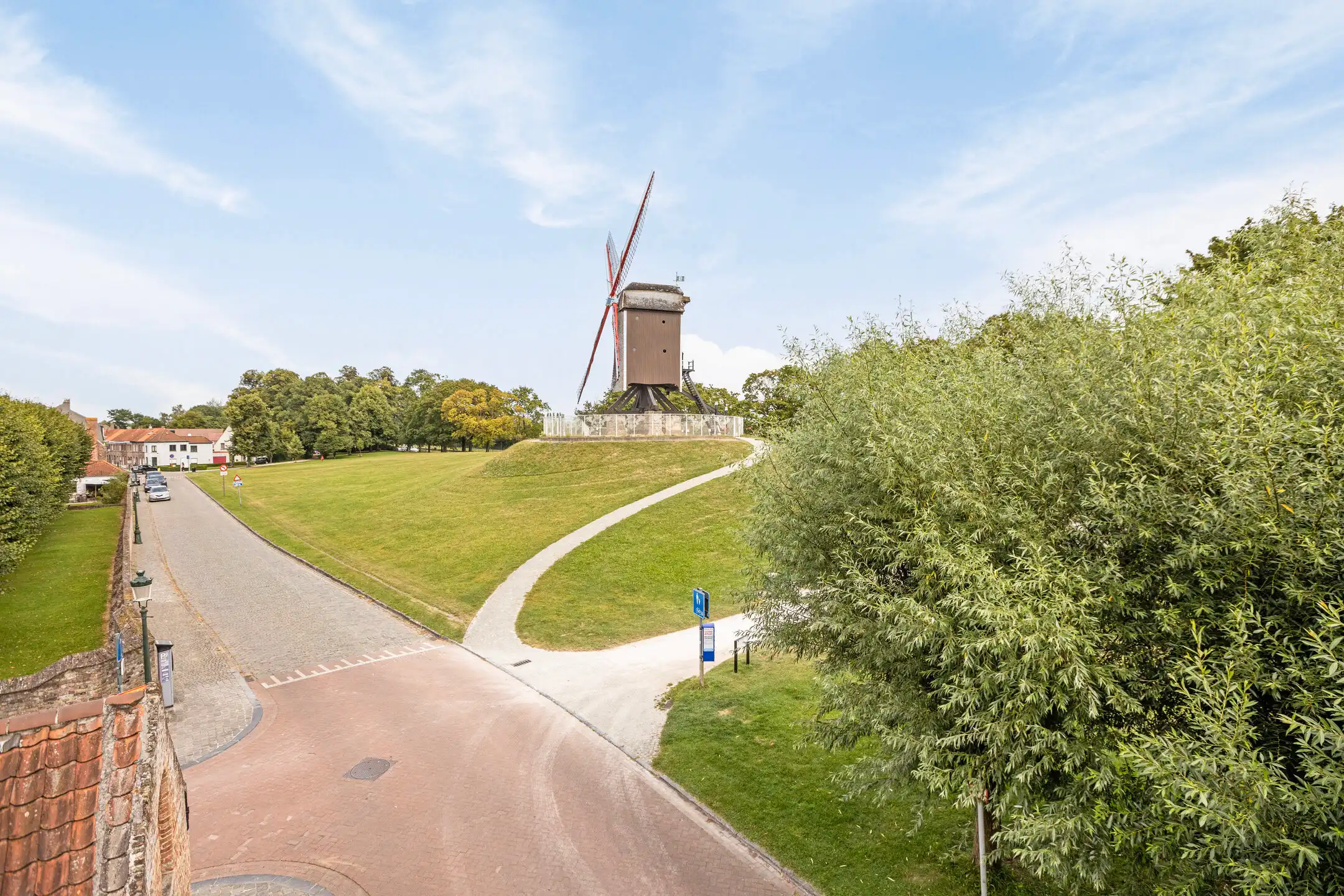 Strategisch gelegen handelshuis nabij de Brugse binnenstad foto 34