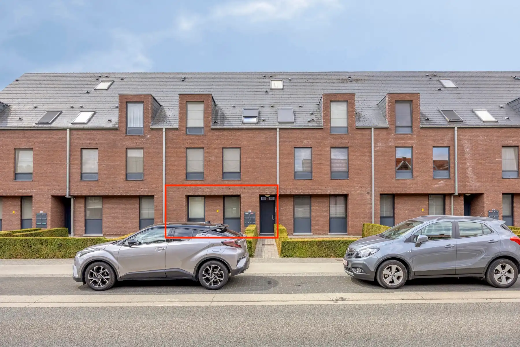 Modern en energiezuinig gelijkvloers appartement vlabij centrum foto {{pictureIndex}}