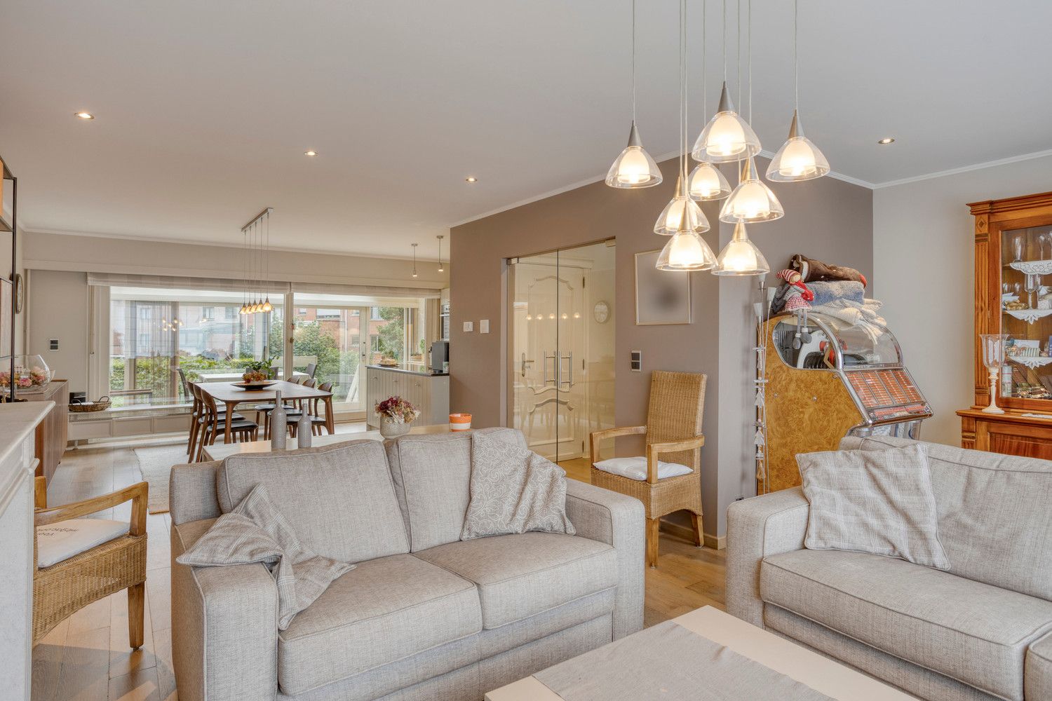 Mooie bel-étagewoning met 3 slks, garage, zomerkeuken en tuin! foto 7