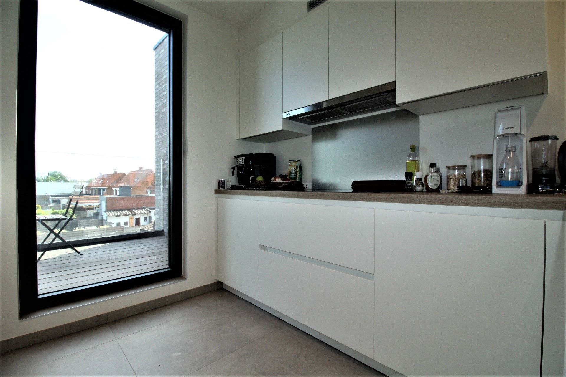 Luxe nieuwbouwappartement met panoramisch terras in hartje Sint-Eloois-Vijve foto 6