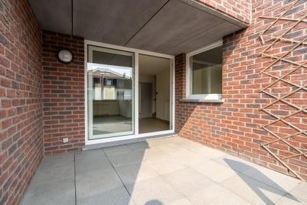 App. centrum Bilzen, rustige ligging, 2 slpk, parkeeruimte, terrasje. foto {{pictureIndex}}