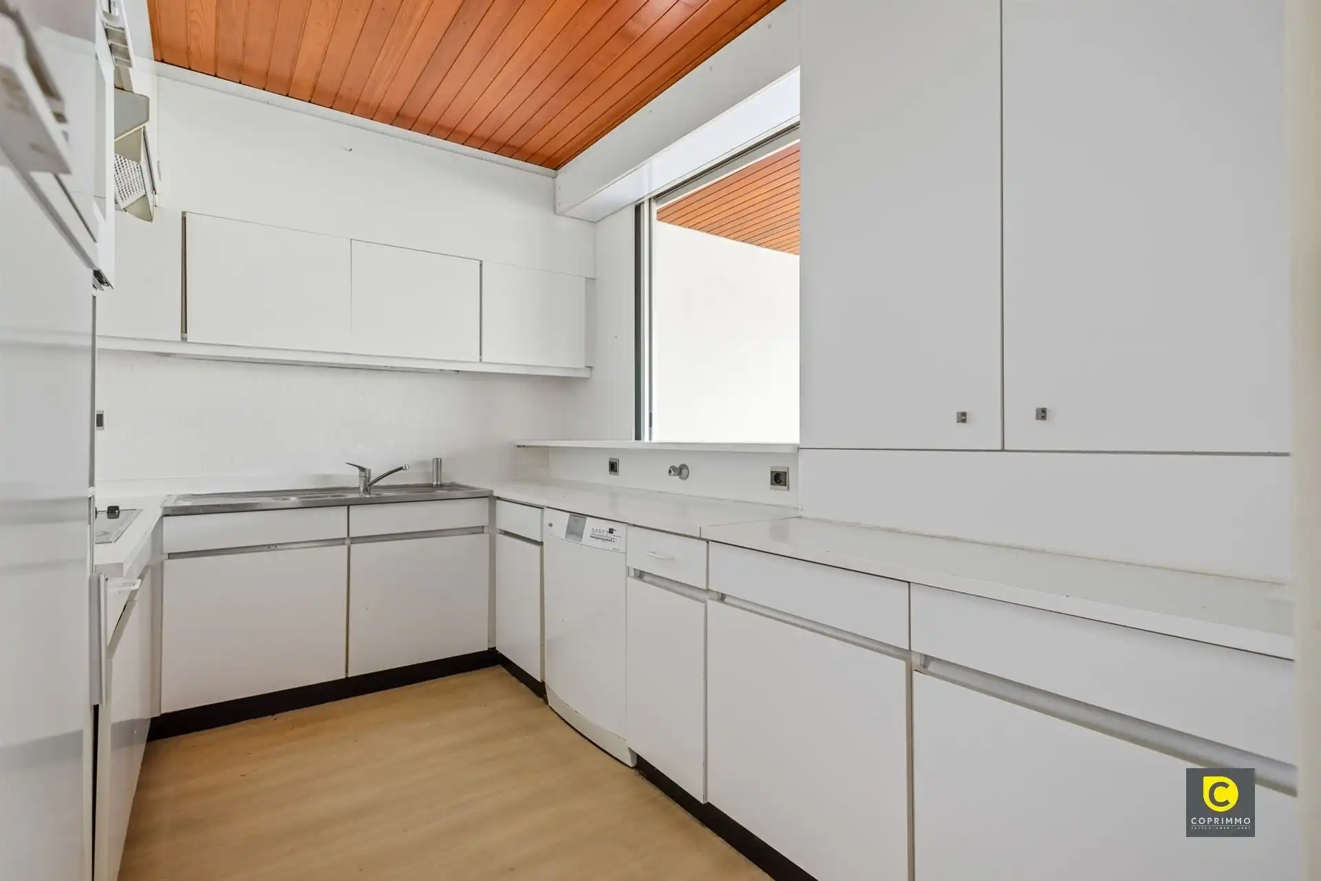 IN OPTIE! Te renoveren 2 SLPK hoek-app met 2 terrassen! foto 4