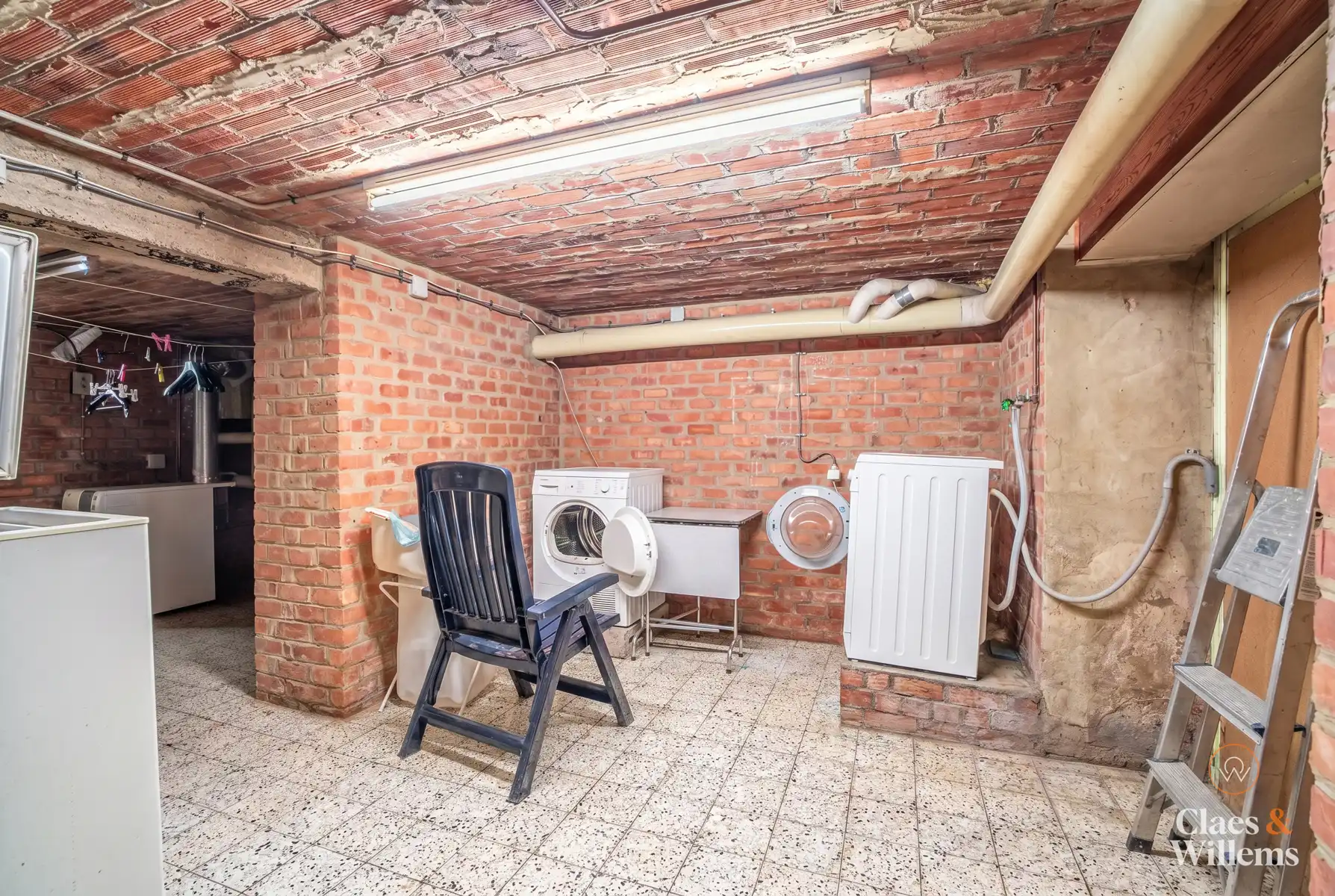 Ruime bel-etagewoning nabij centrum Halle foto 21