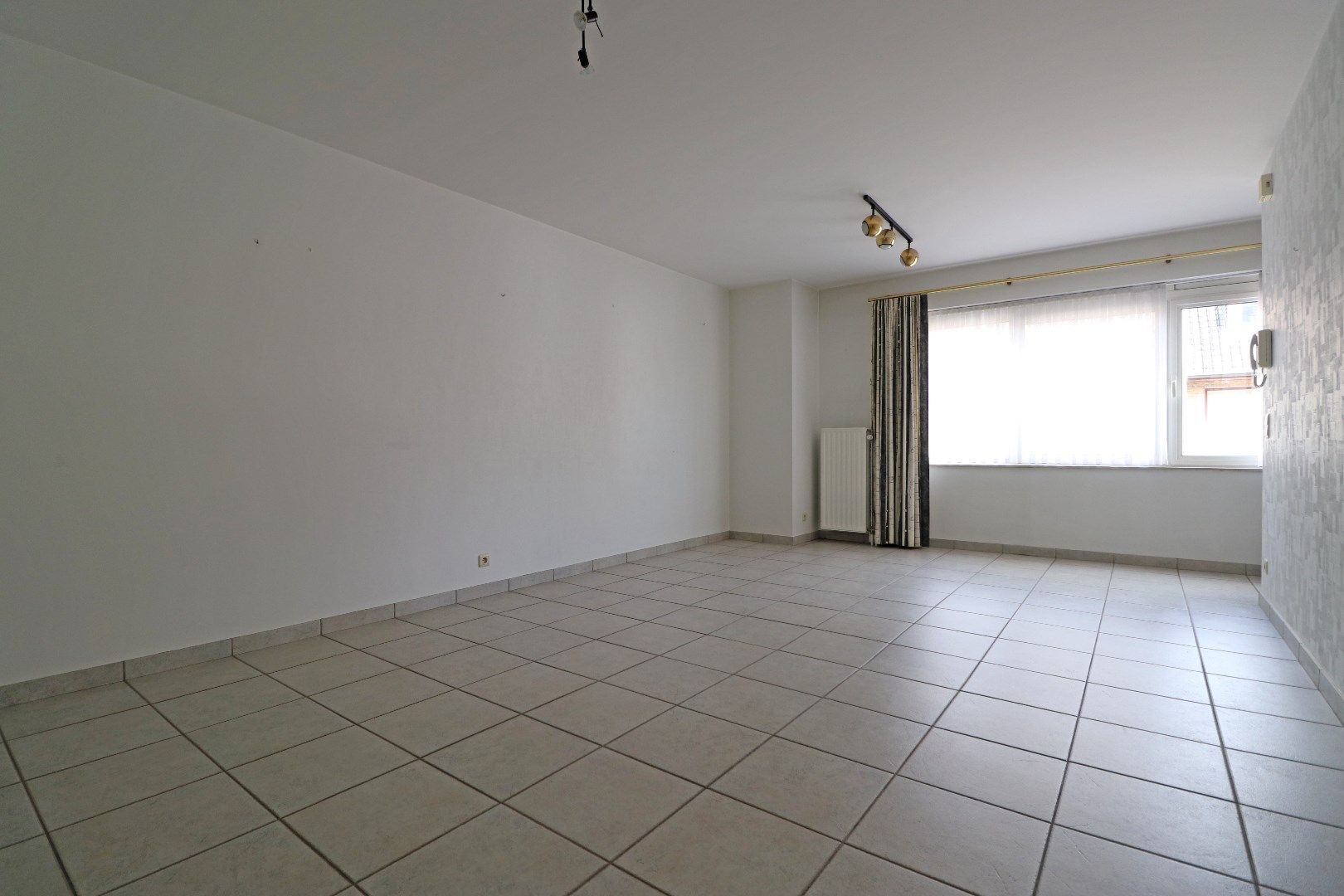 Verzorgd appartement met ruim terras foto 2