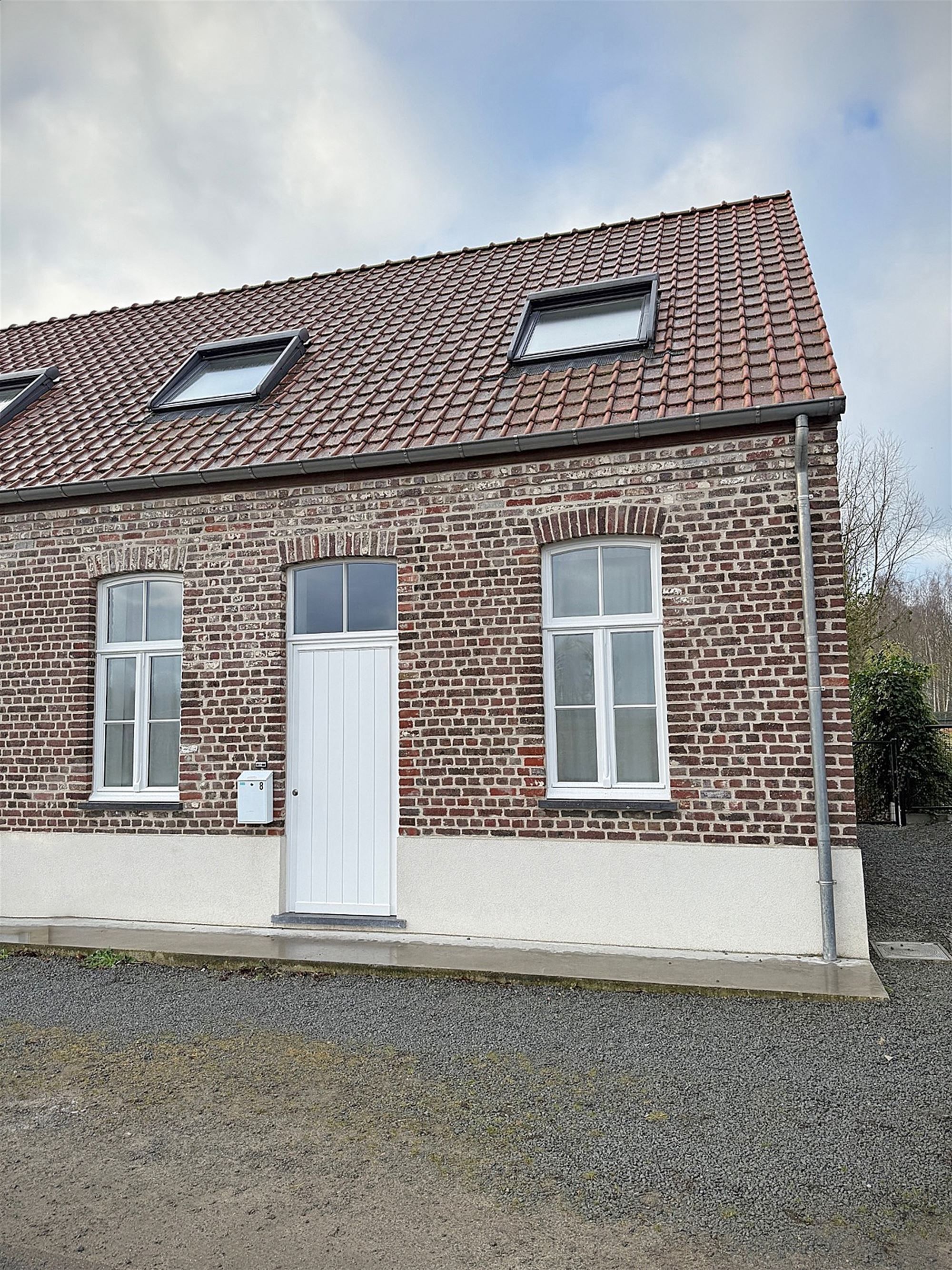 Instapklare charmante DORPSWONING met 3 slpks, 2 badks en tuin foto 2