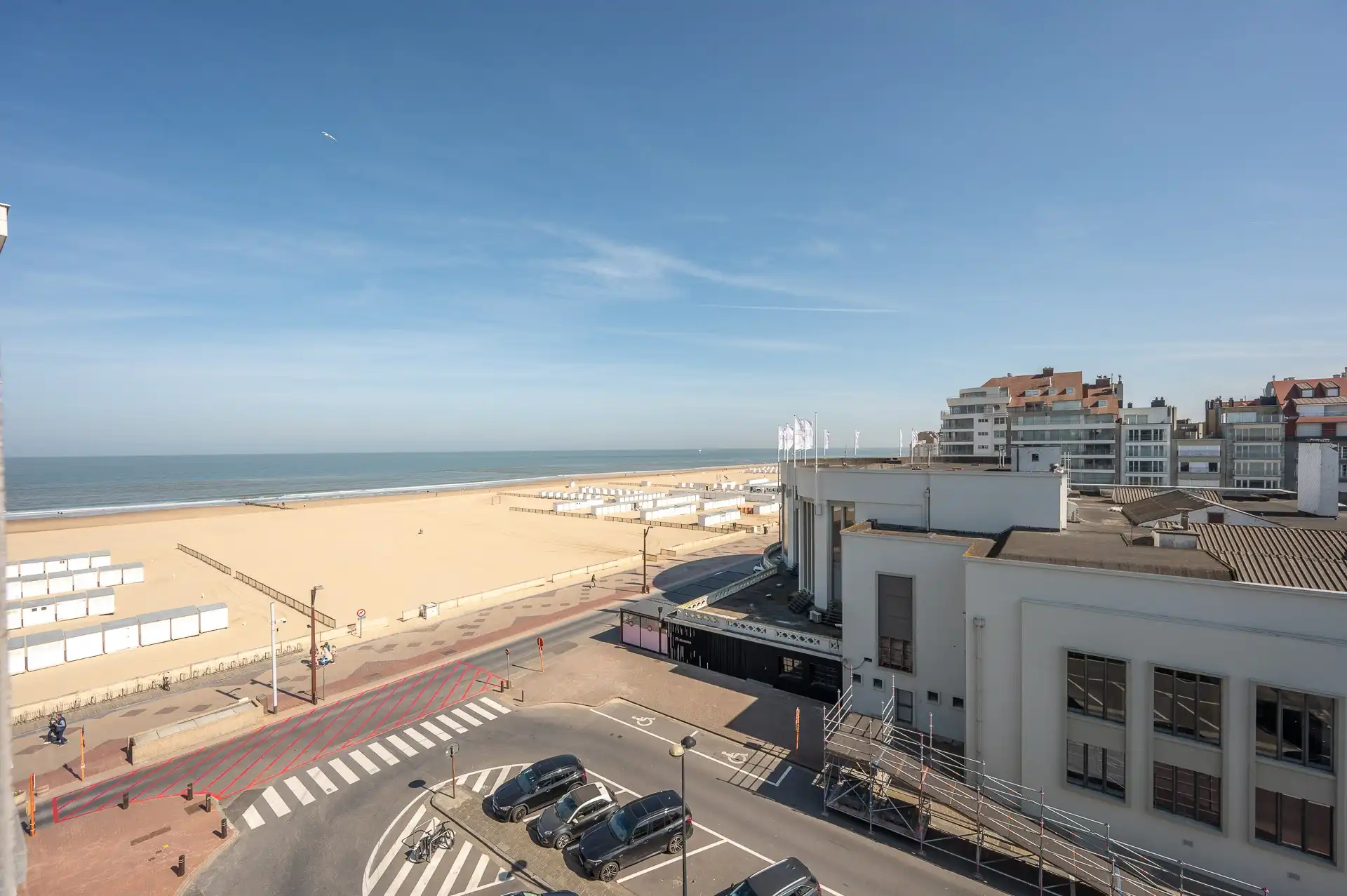 Perfect ingerichte studio met zijdelings zeezicht foto {{pictureIndex}}