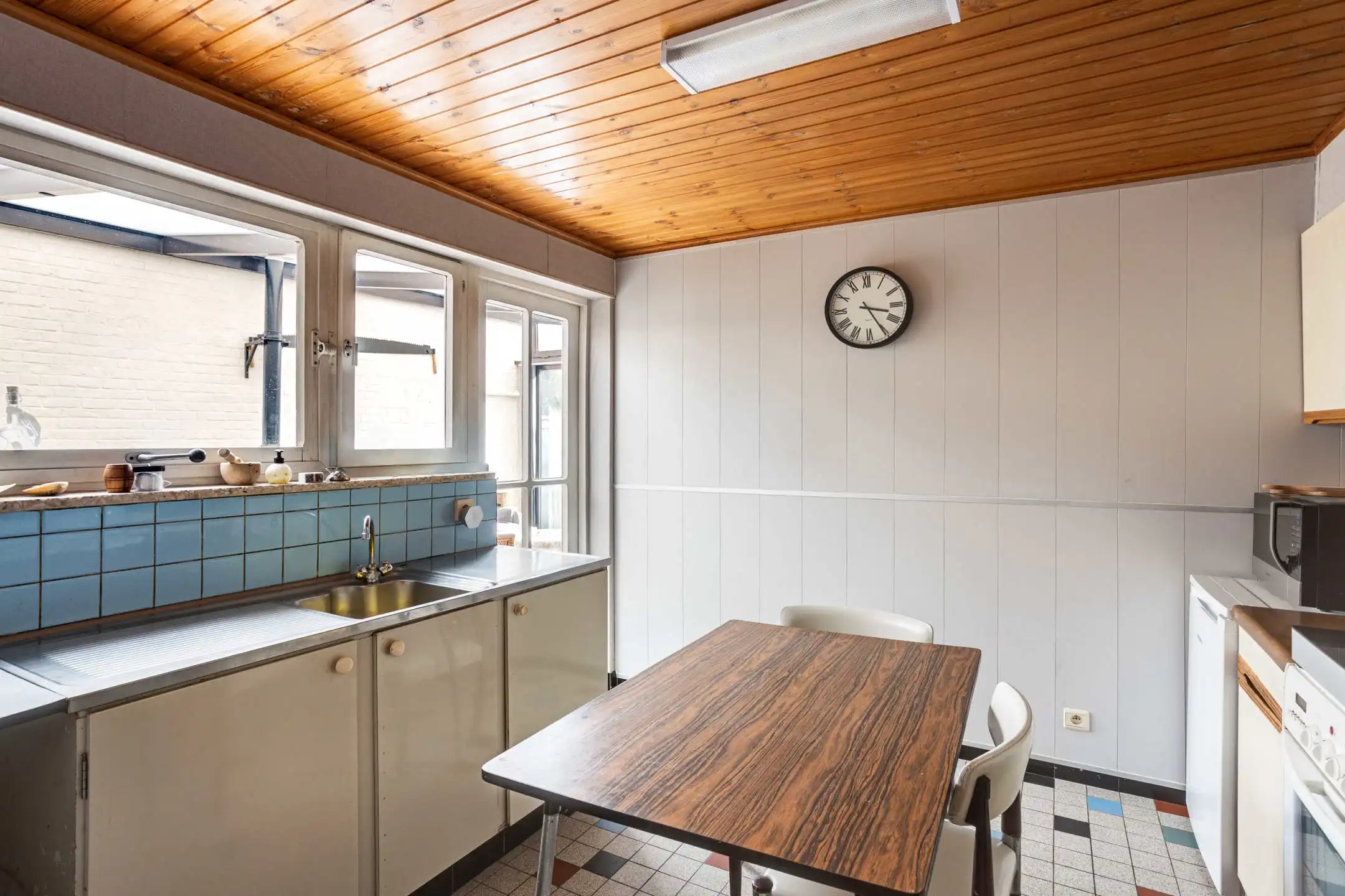 Solide burgerwoning met garage en tuin op gunstige ligging foto 16