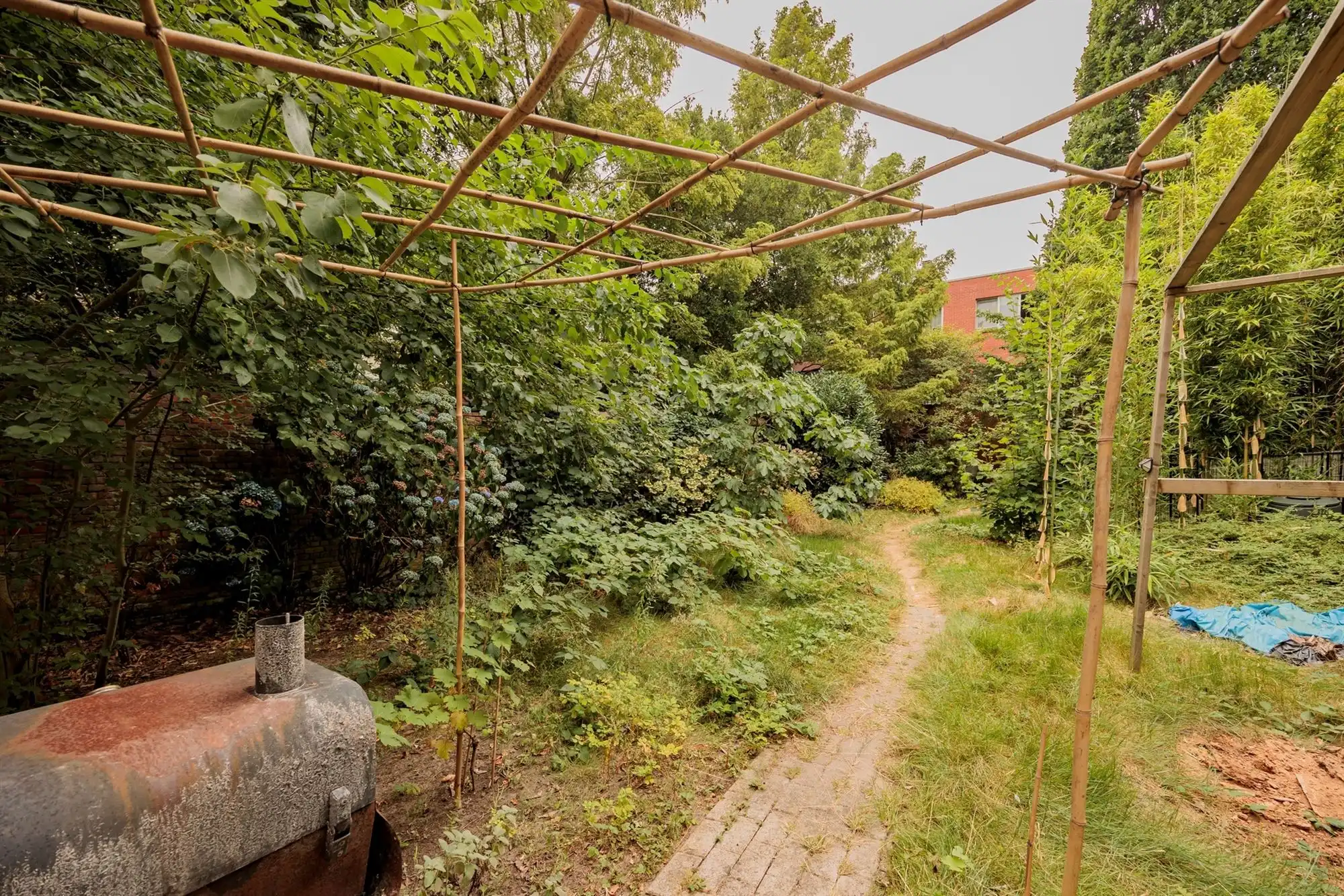 Ruime woning met veelzijdige praktijkruimtes foto 11