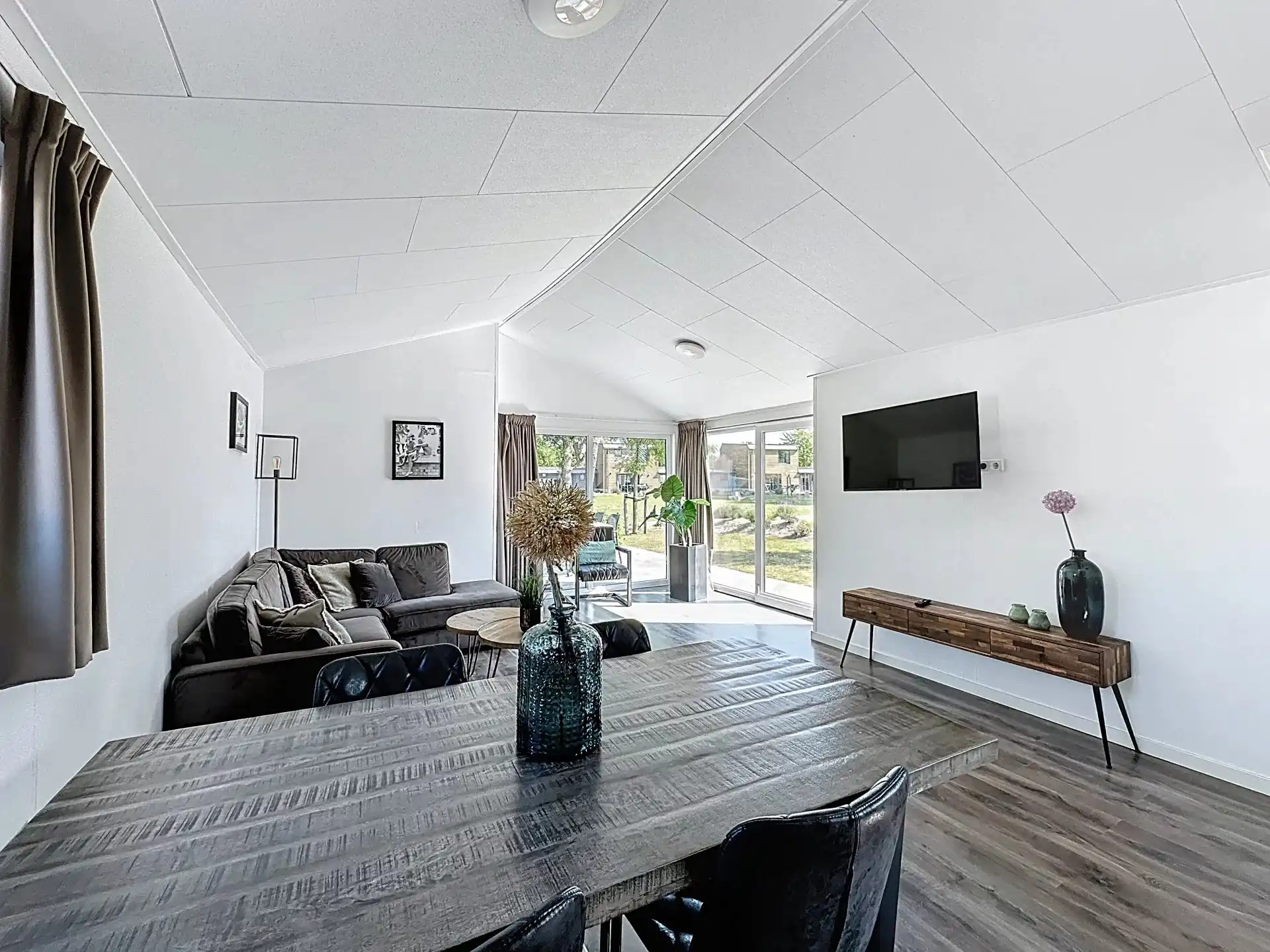 Volledig uitgeruste chalet voor 4 personen op recreatiepark Europarcs met zicht op het water. foto 5