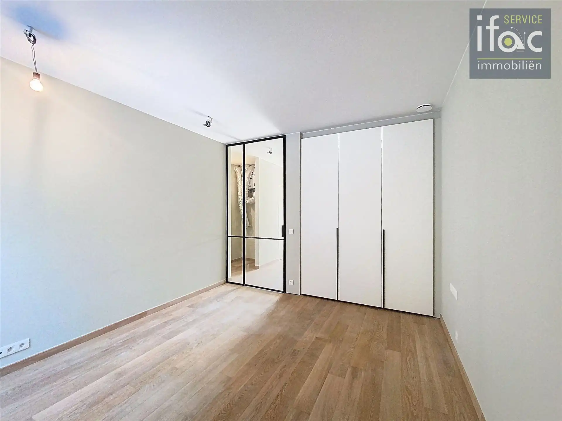 Luxe appartement met ruim terras en 2 autostaanplaatsen foto 14