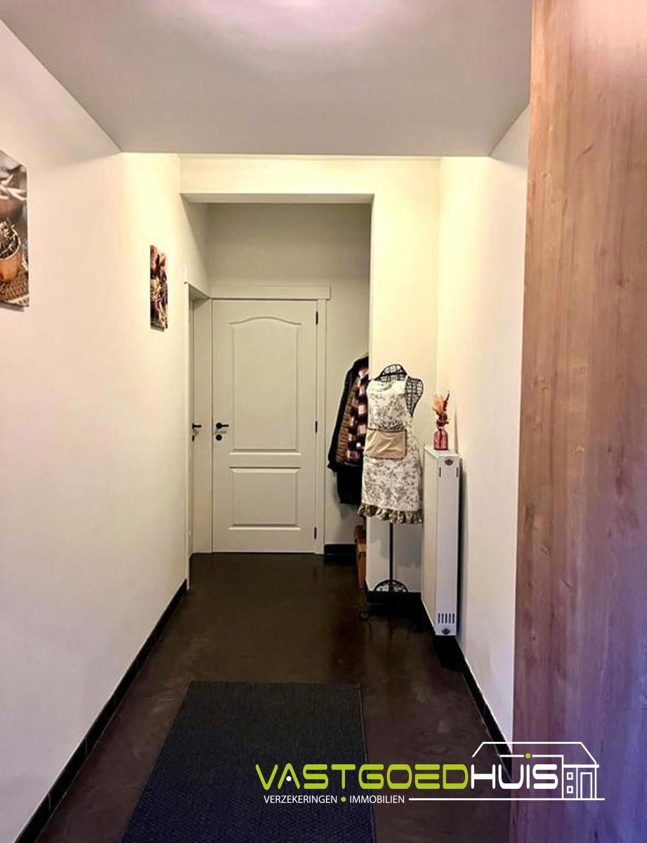 Zeer verzorgde woning met ruime garage en aangelegd terras foto 2