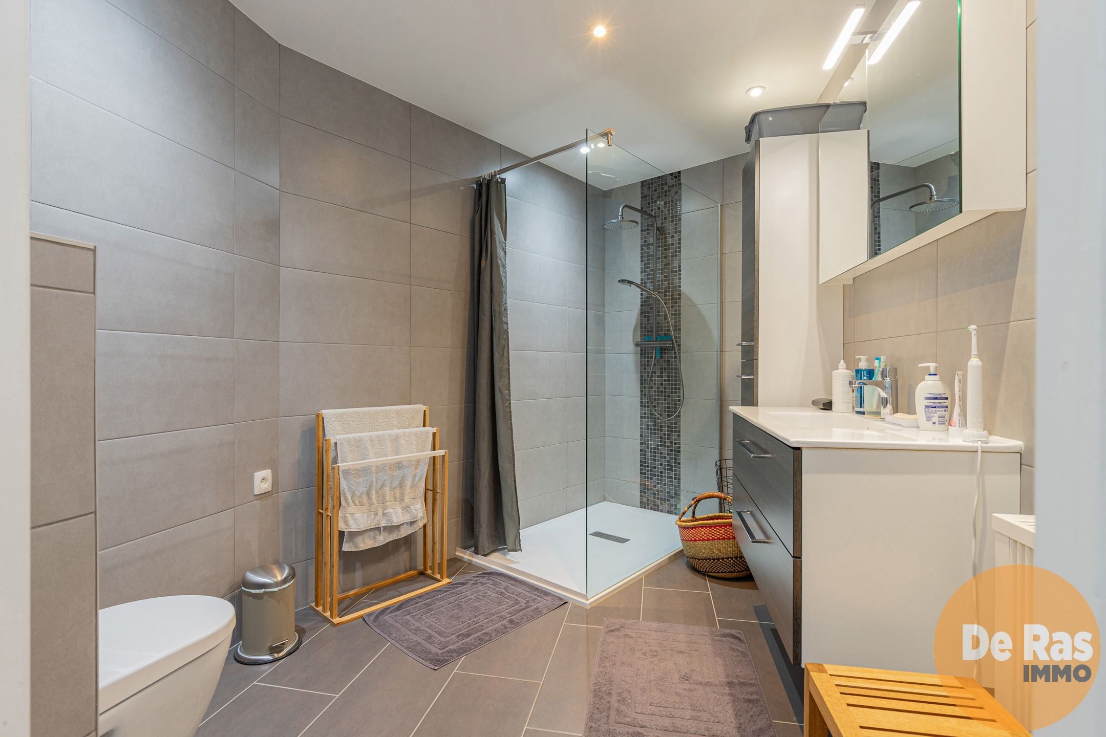 GENT - Instapklaar 4 slaapkamer appartement op 1ste verdiep foto 19
