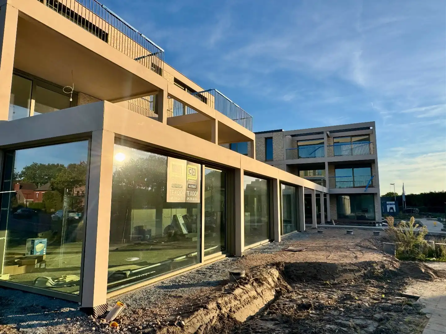 Nieuwbouw commercieel kantoor te koop aan station Eke-Nazareth foto 5