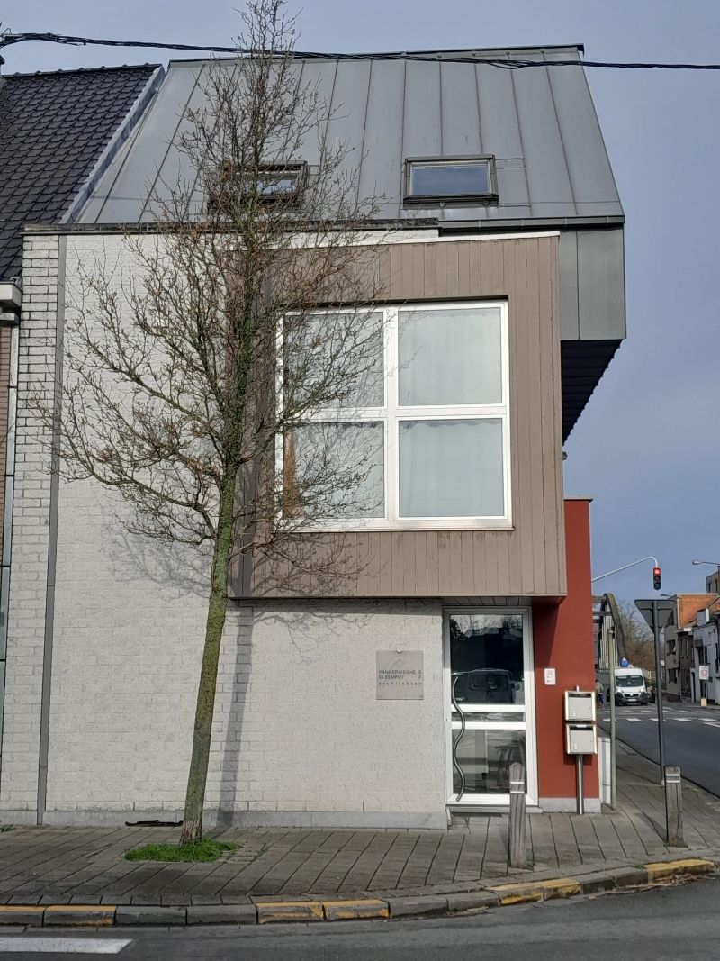 Design-kantoorruimte (100m²) en duplex-appartement (116m²) met 2 slaapkamers en terras (energielabel C). foto 4